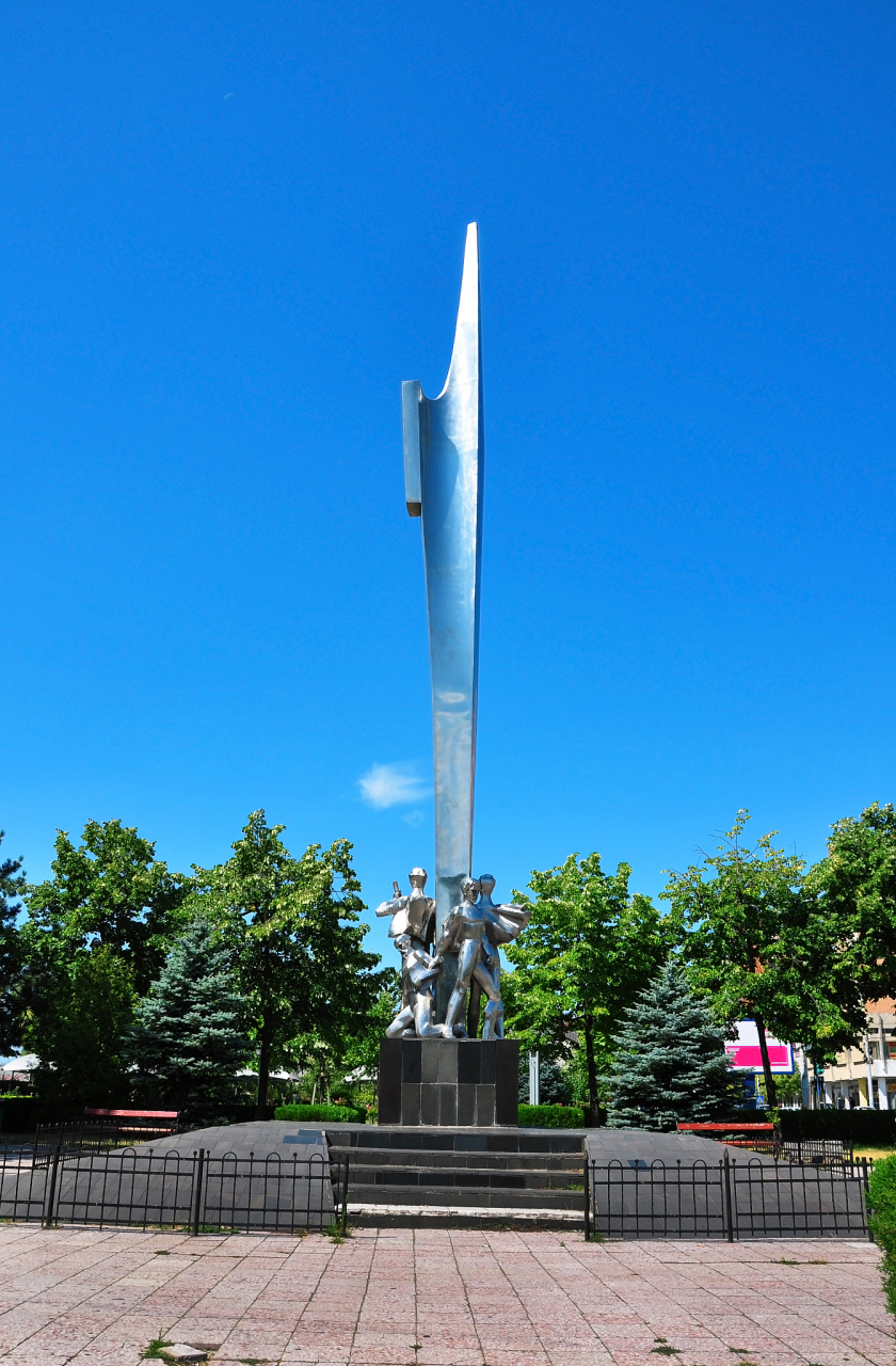 胜利广场是为纪念中国人民解放军渡江战役胜利而建的纪念性广场.