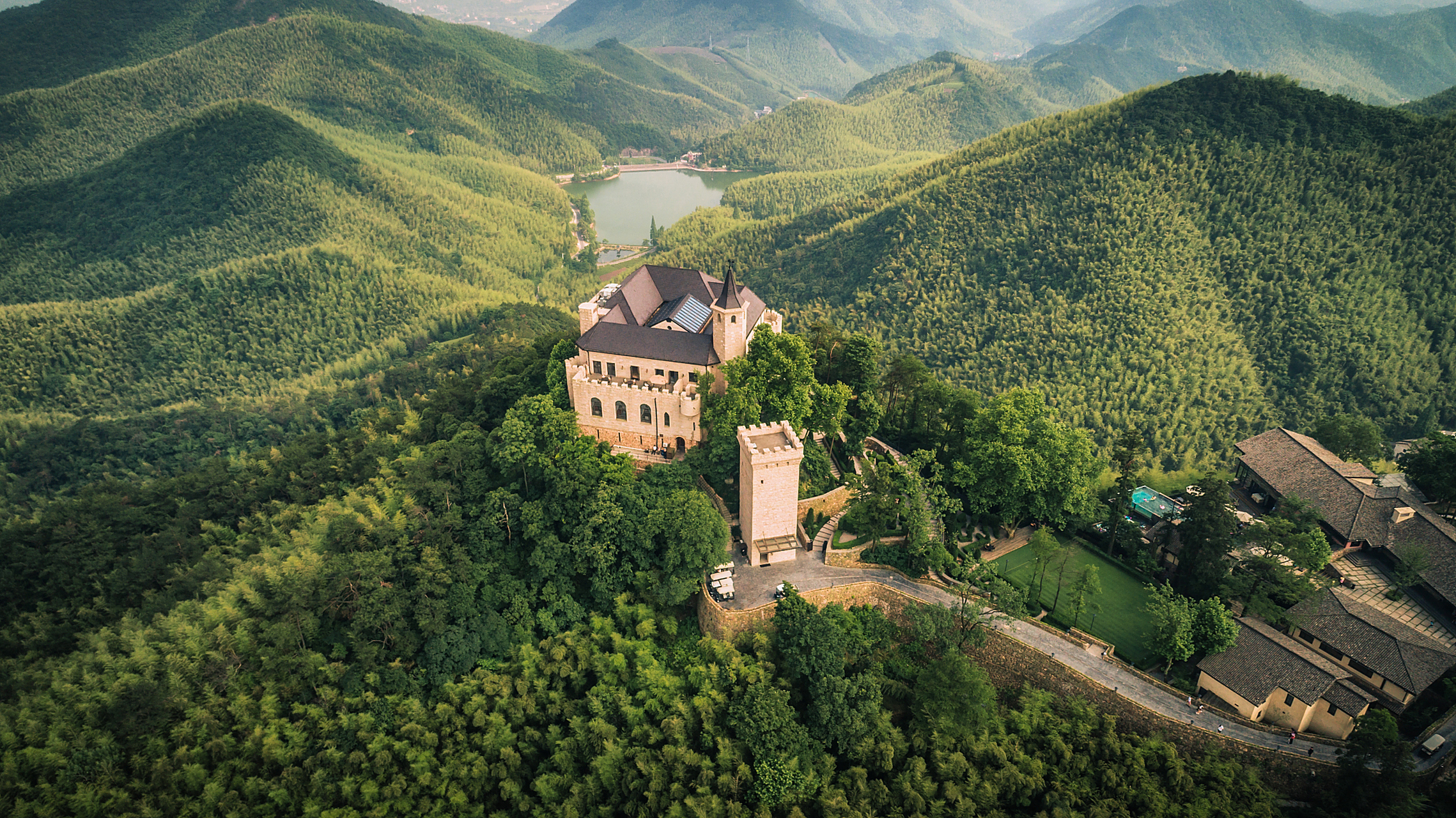 莫干山,位于中国浙江湖州市,素有"江南小瑞士"之称.