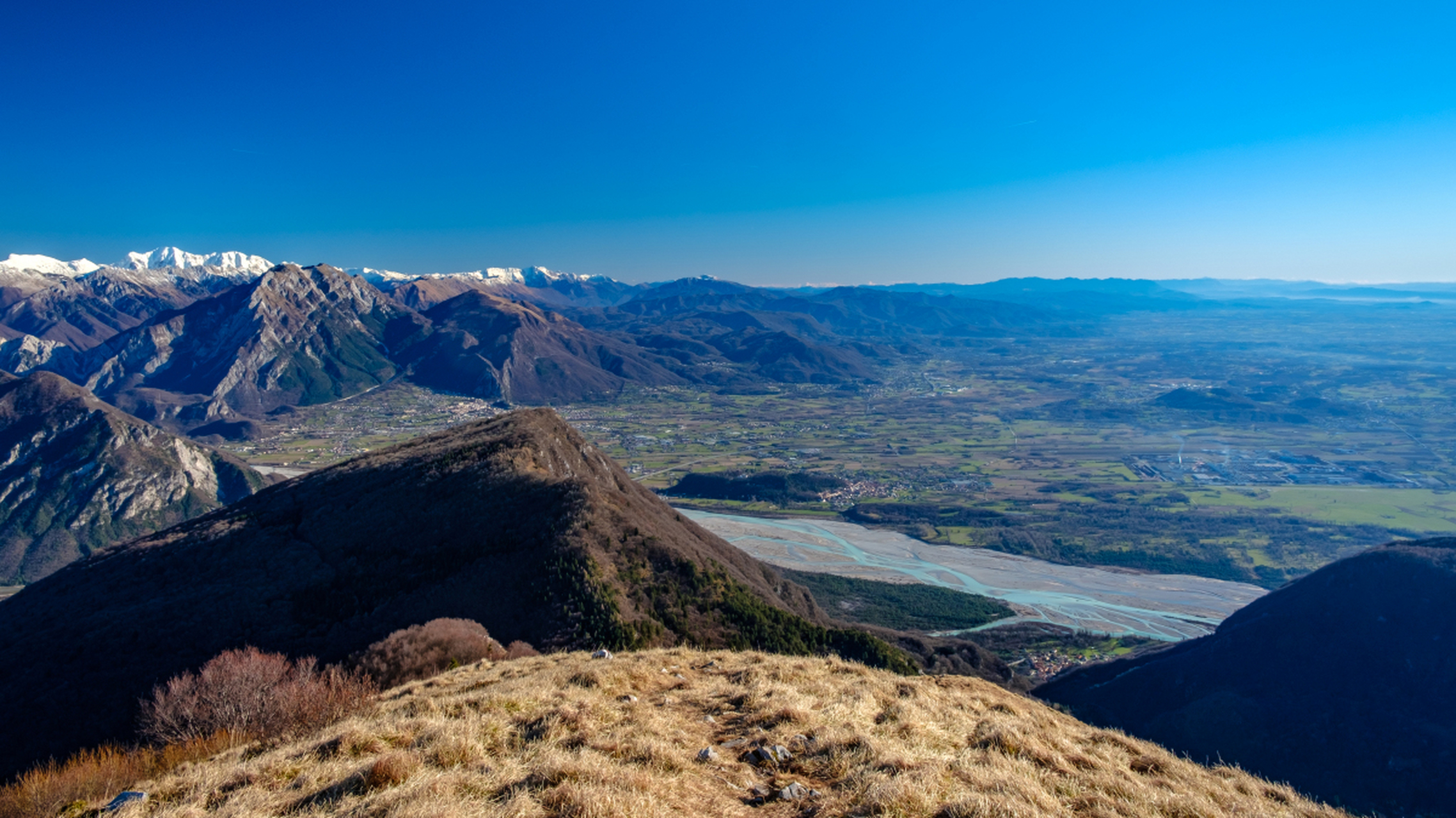 阿巴拉契亚山脉,是一座宛如诗意般的自然奇观,它傲然屹立在大地之上