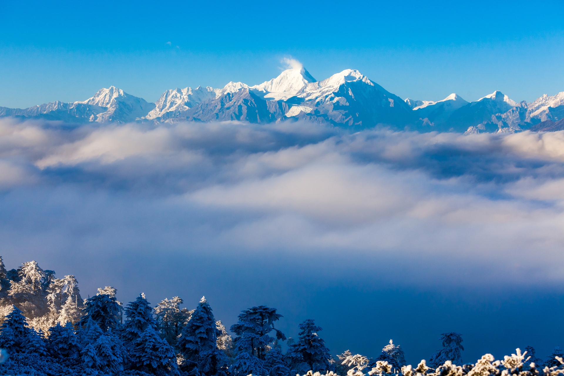 玉龙雪山PPT图片