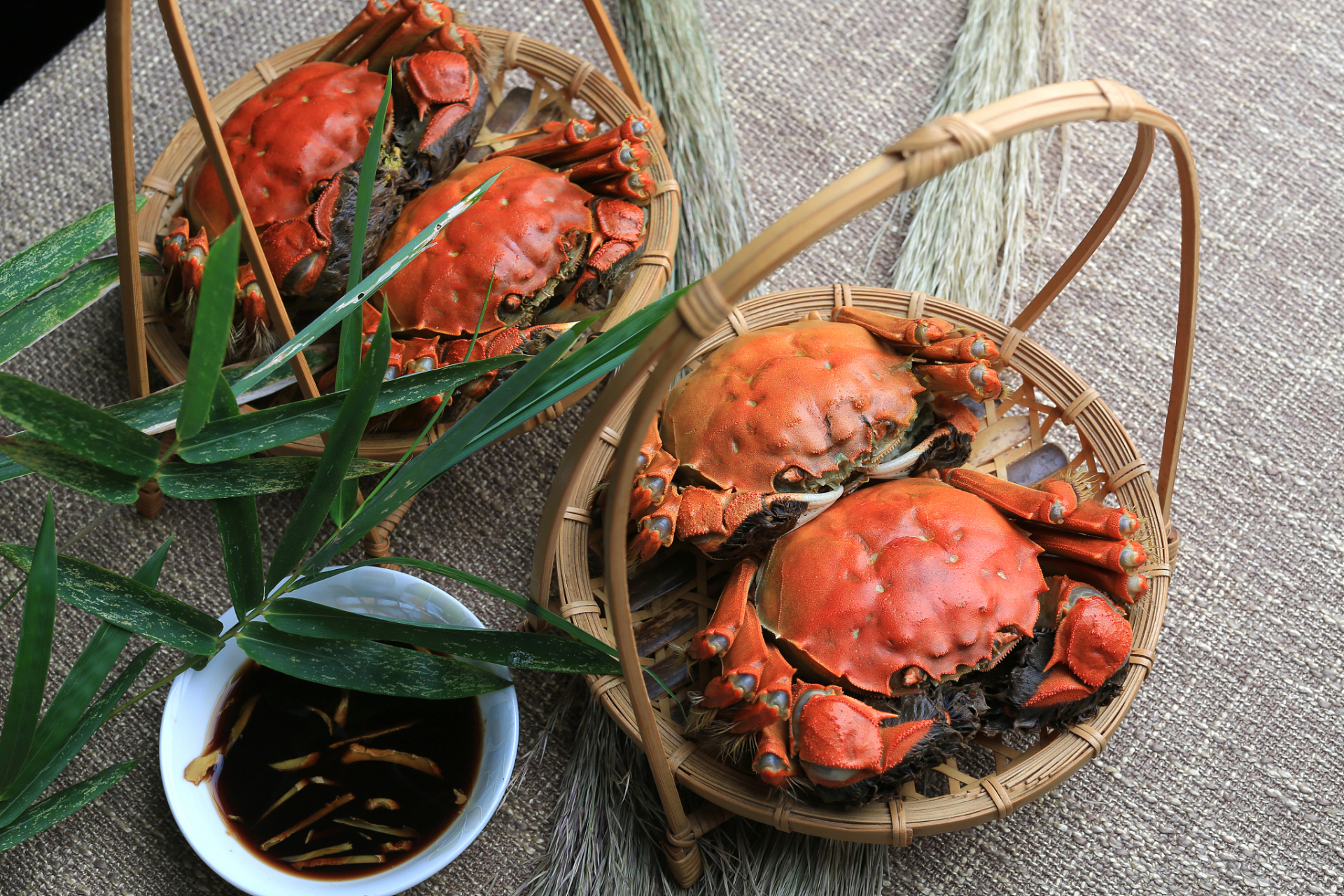 大闸蟹# 清蒸军山湖大闸蟹  在南昌进贤县内,有一处流域面积616平方