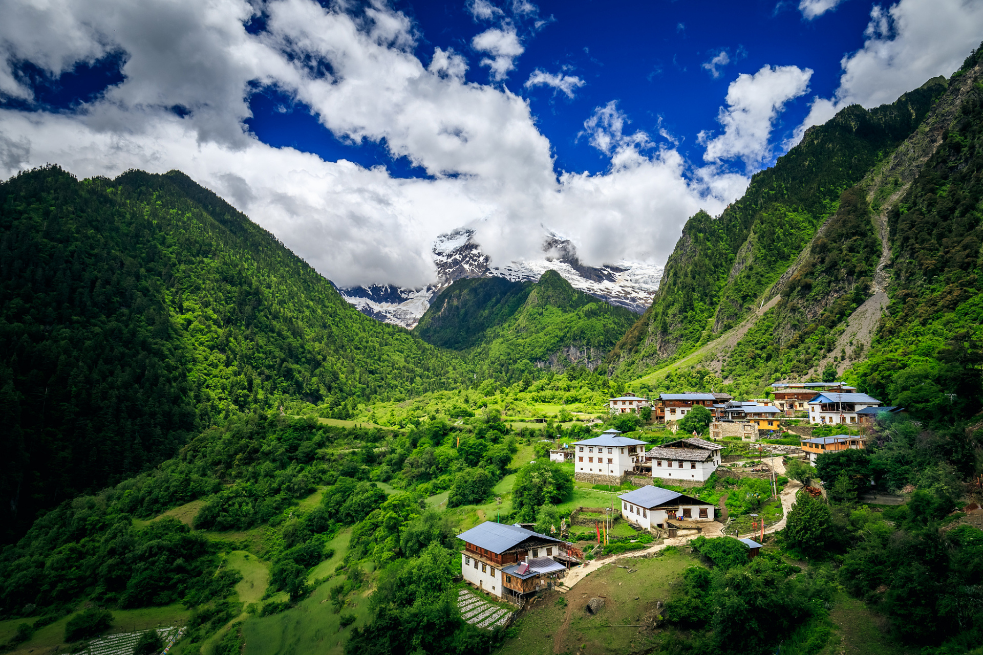 藏族传统文化的重要发源地之一,云南省迪庆藏族自治州德钦县云岭乡
