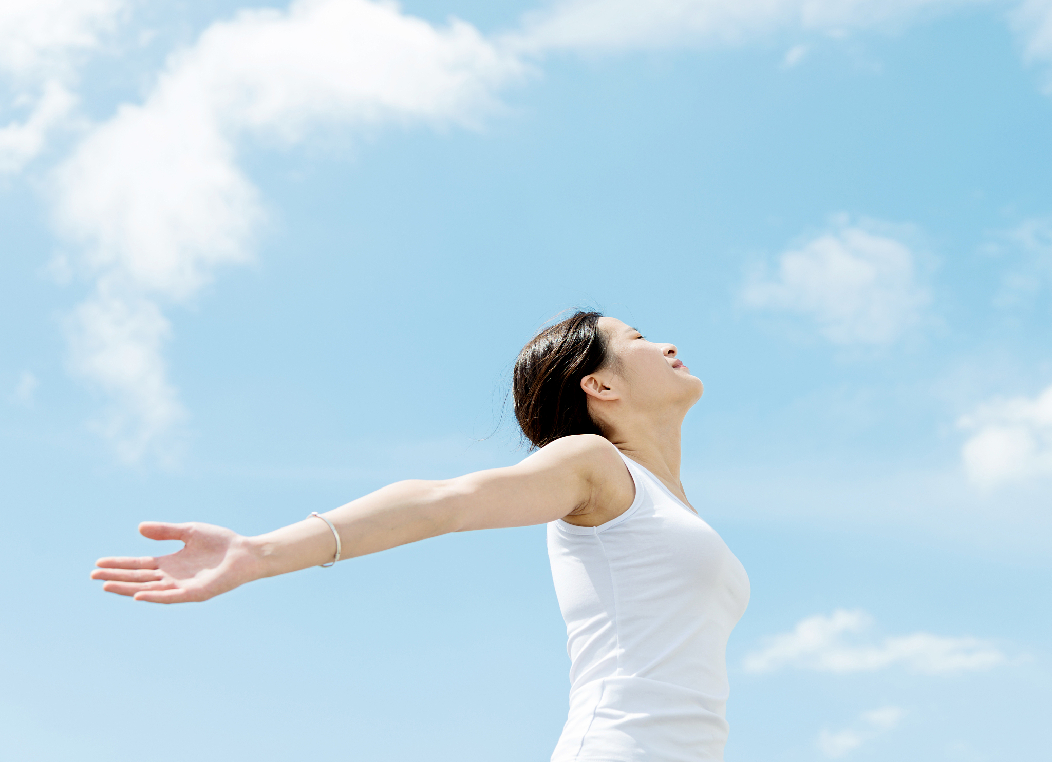 如何通过呼吸练习来放松身心?