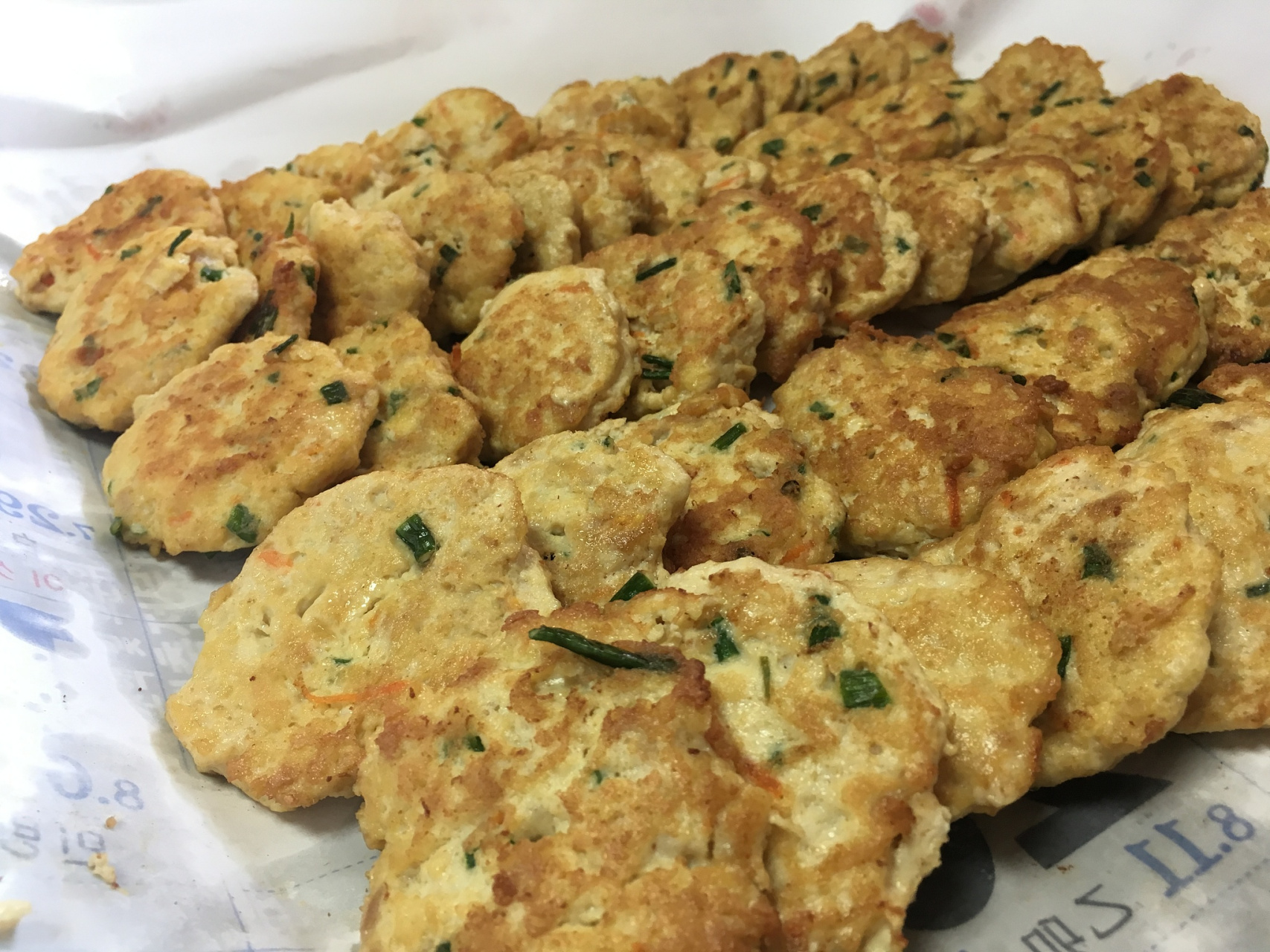 海蛎饼,俗称蛎饼,是一种福州风味美食,流行于福建东部沿海的泉州,福州