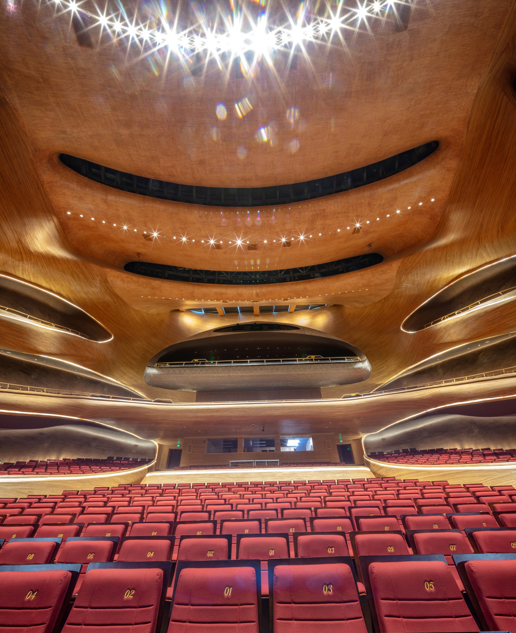 亚运fun体验# 杭州大剧院:艺术的盛宴 杭州大剧院是杭州最重要的演艺