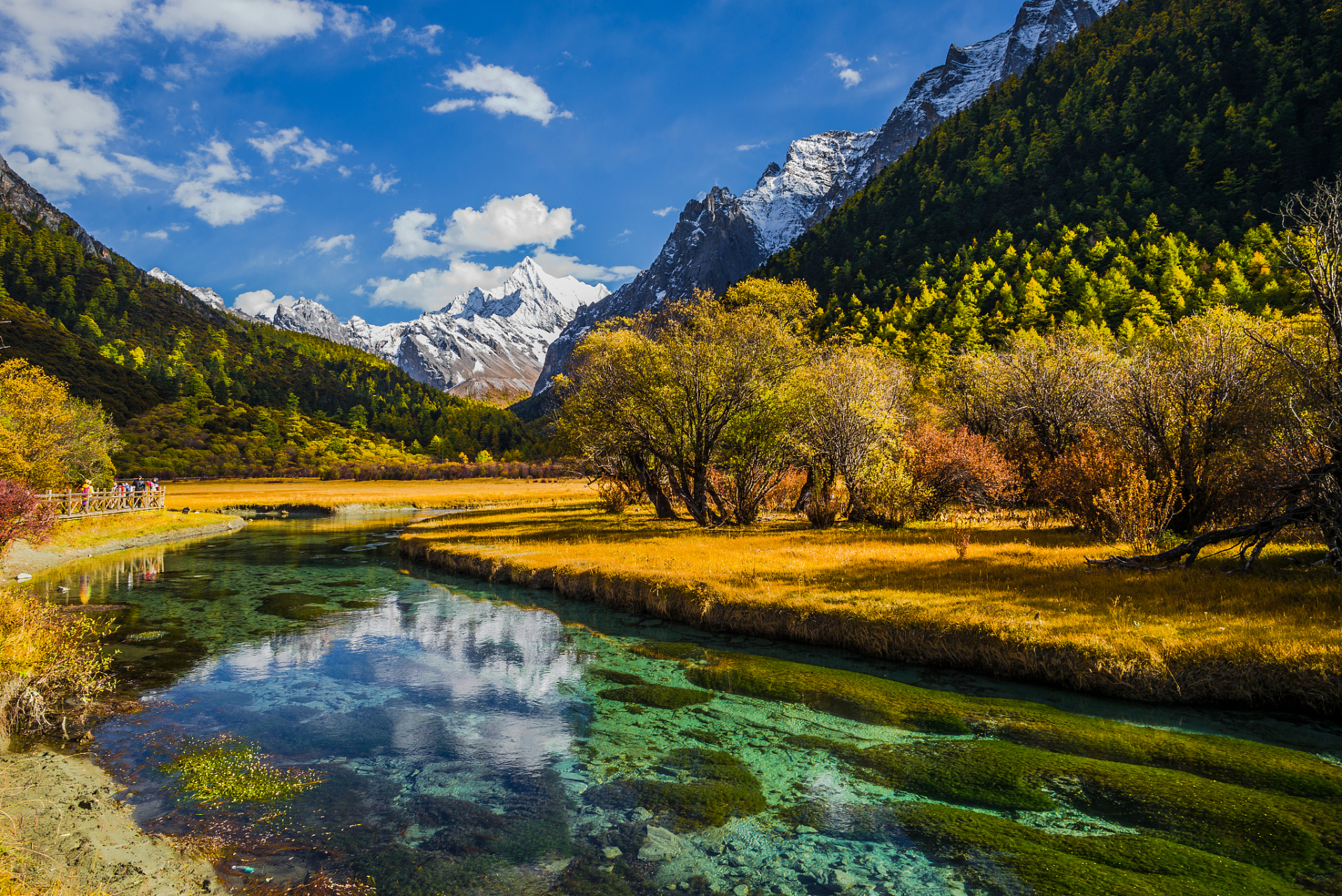 川西是中国四川省西部的一个文化底蕴丰富,风景秀美的地区,也是喜欢