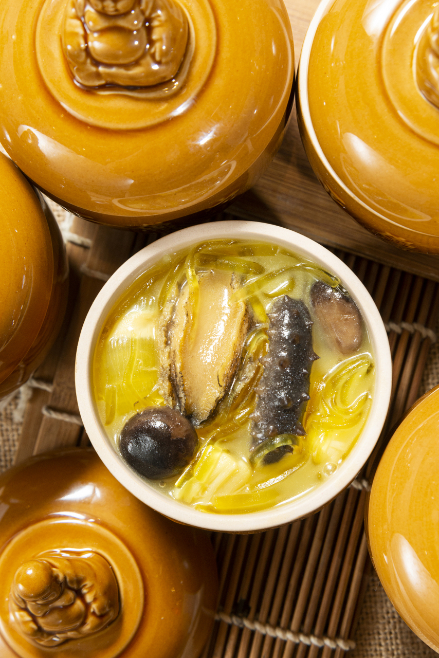 五千年食光# 福建代表菜:佛跳墙 佛跳墙,这道福建的代表性菜肴,其