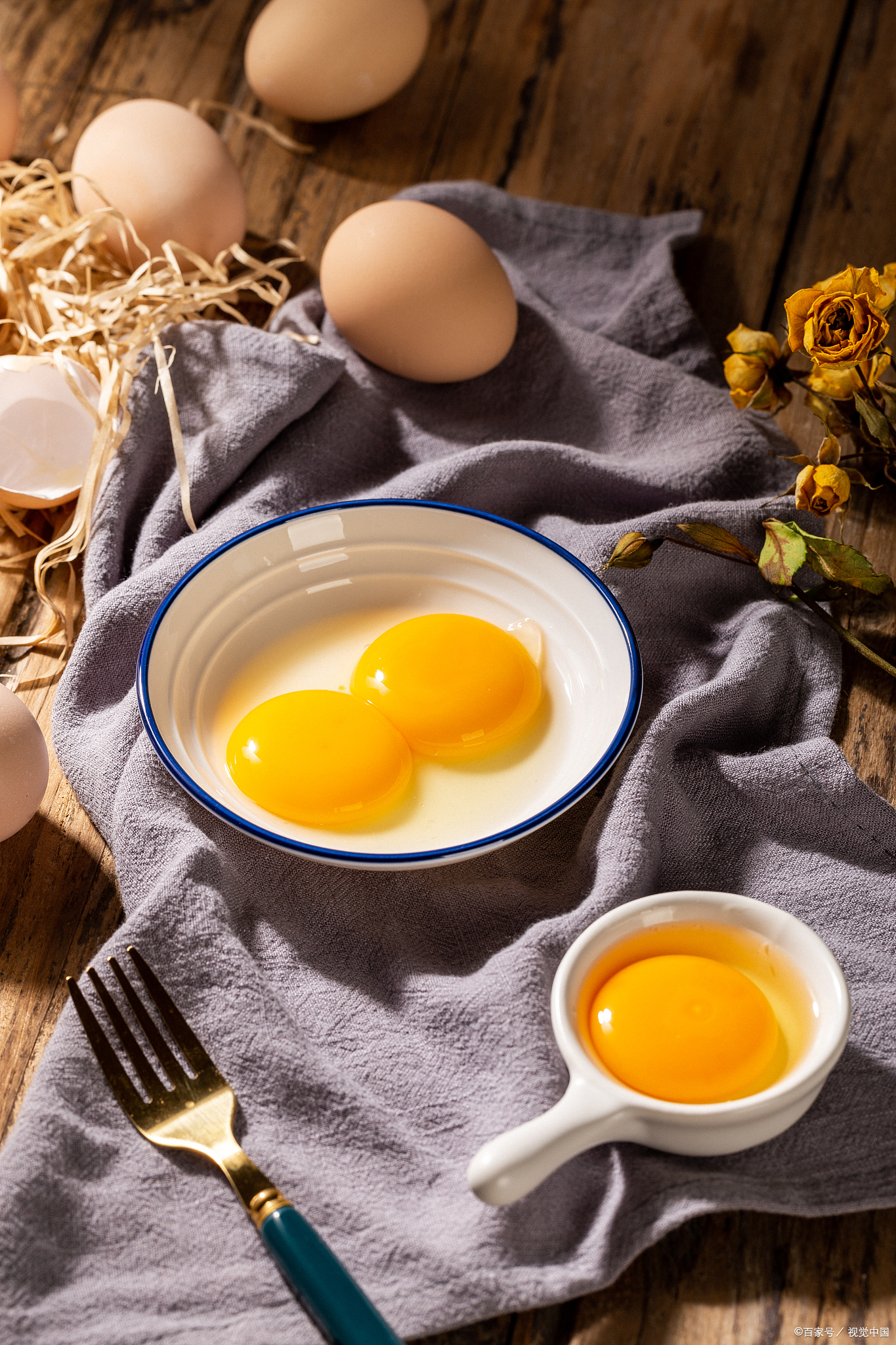 请问鸡蛋和蜂蜜能一起吃吗(鸡蛋和蜂蜜能一起吃么)