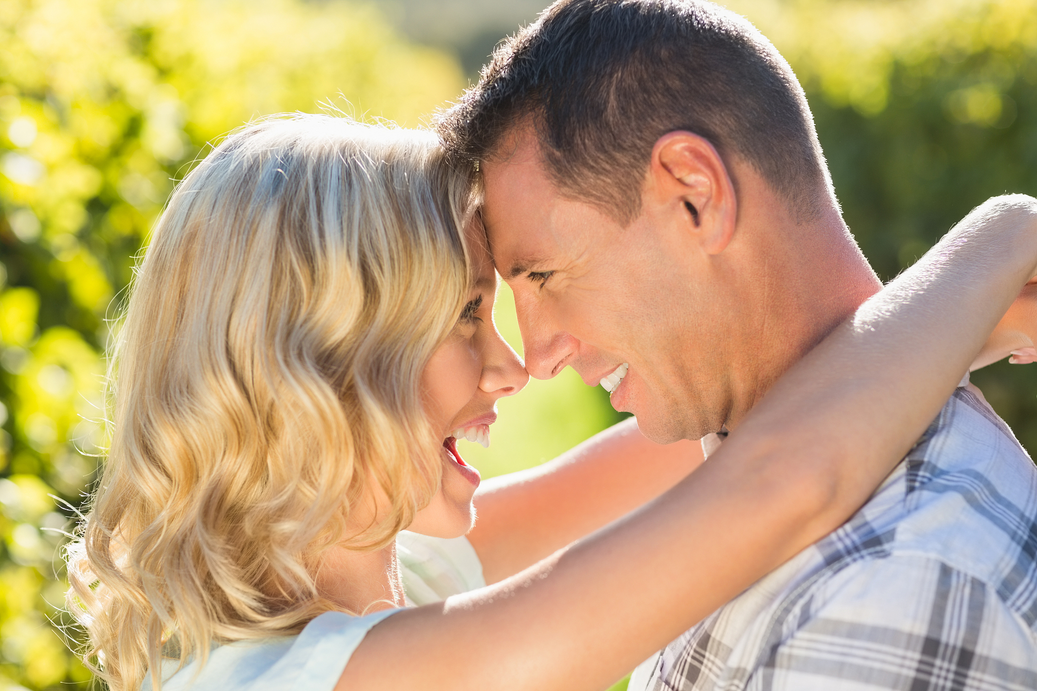 中年夫妻亲吻为何会招来噩梦?背后真相惊人!