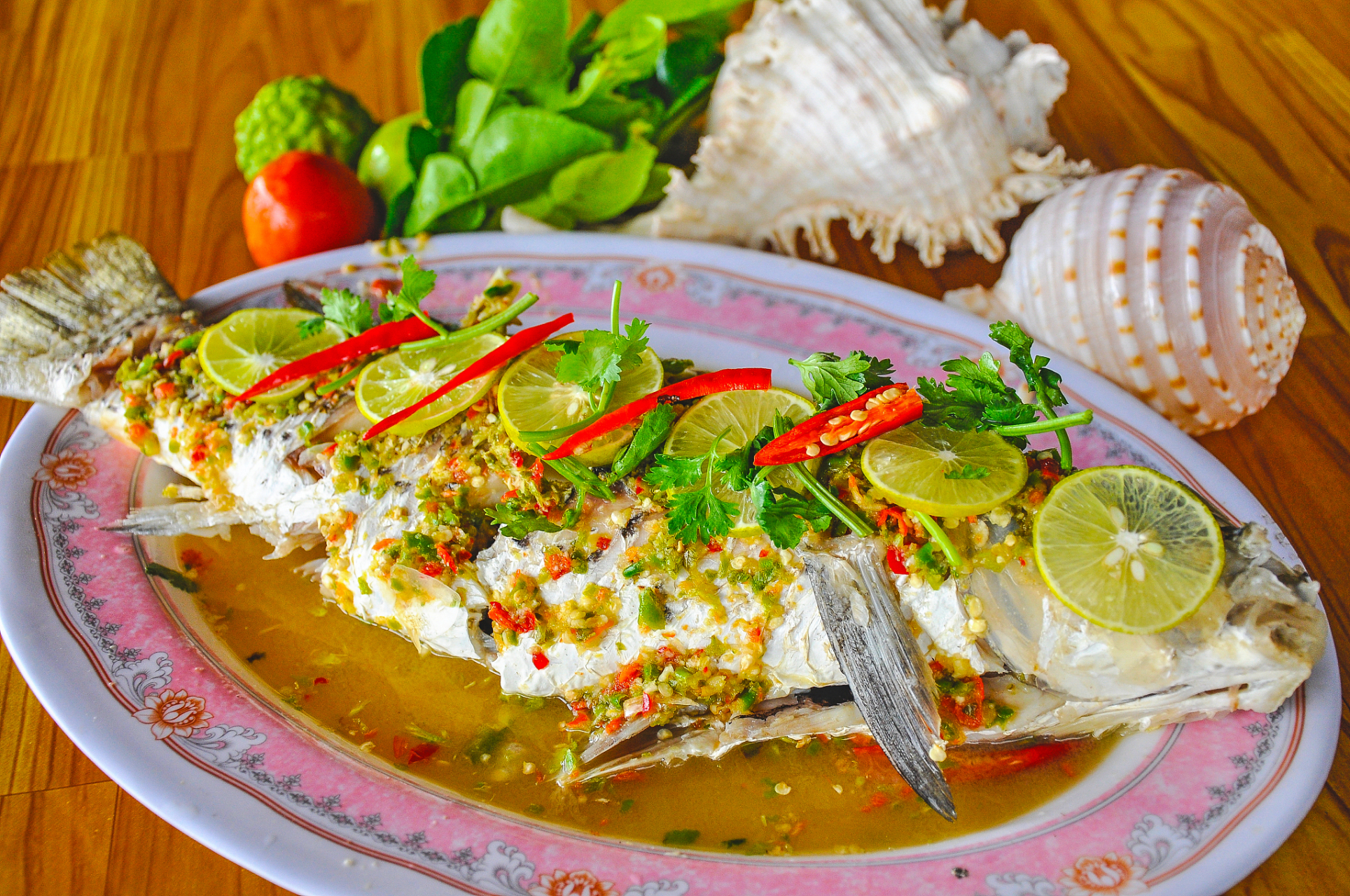 泰式柠檬蒸鲈鱼,美味佳肴,制作简单,口感鲜美.