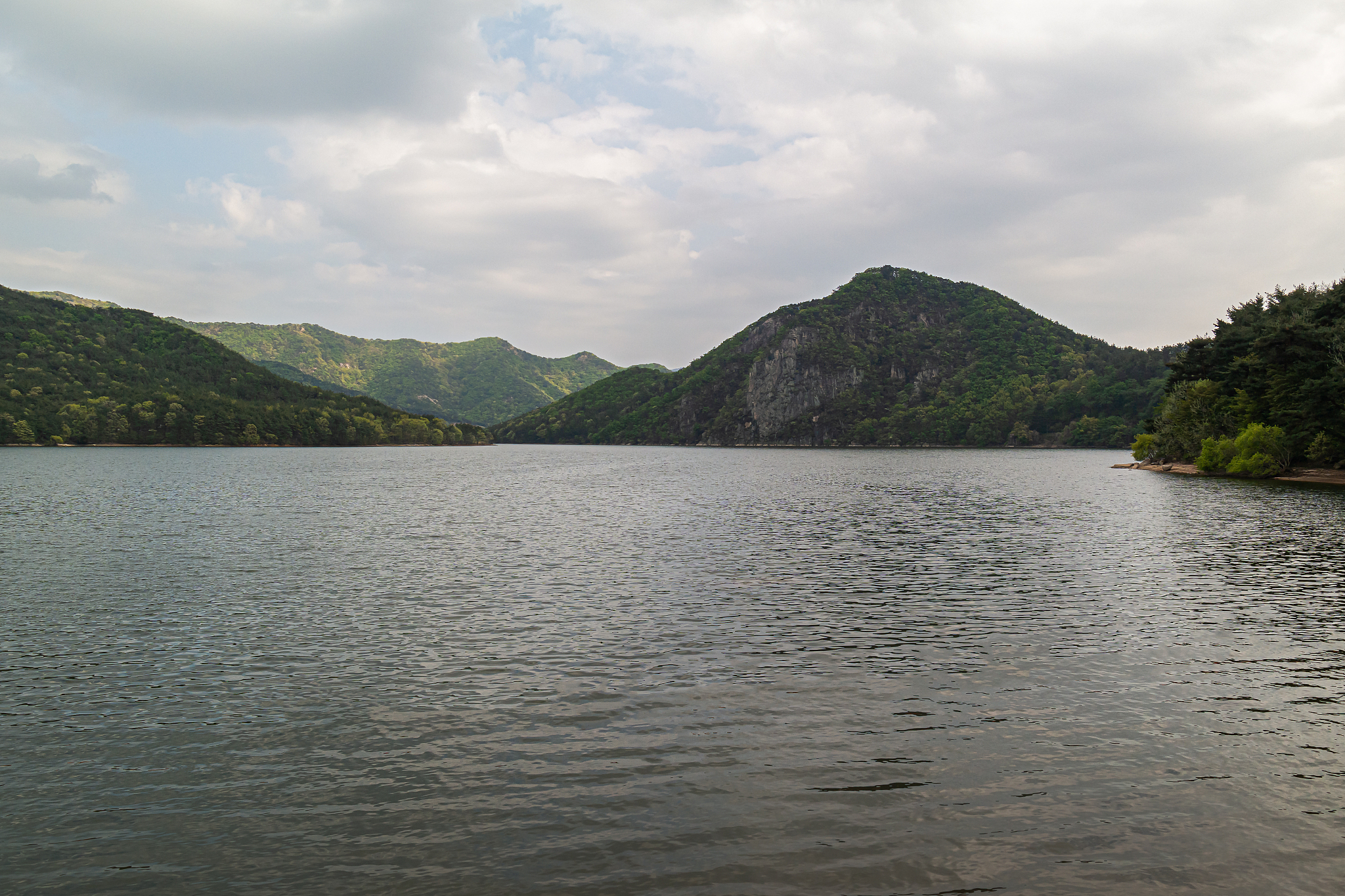 湖上畅游,夜晚的芹山水库是星空下的浪漫之地