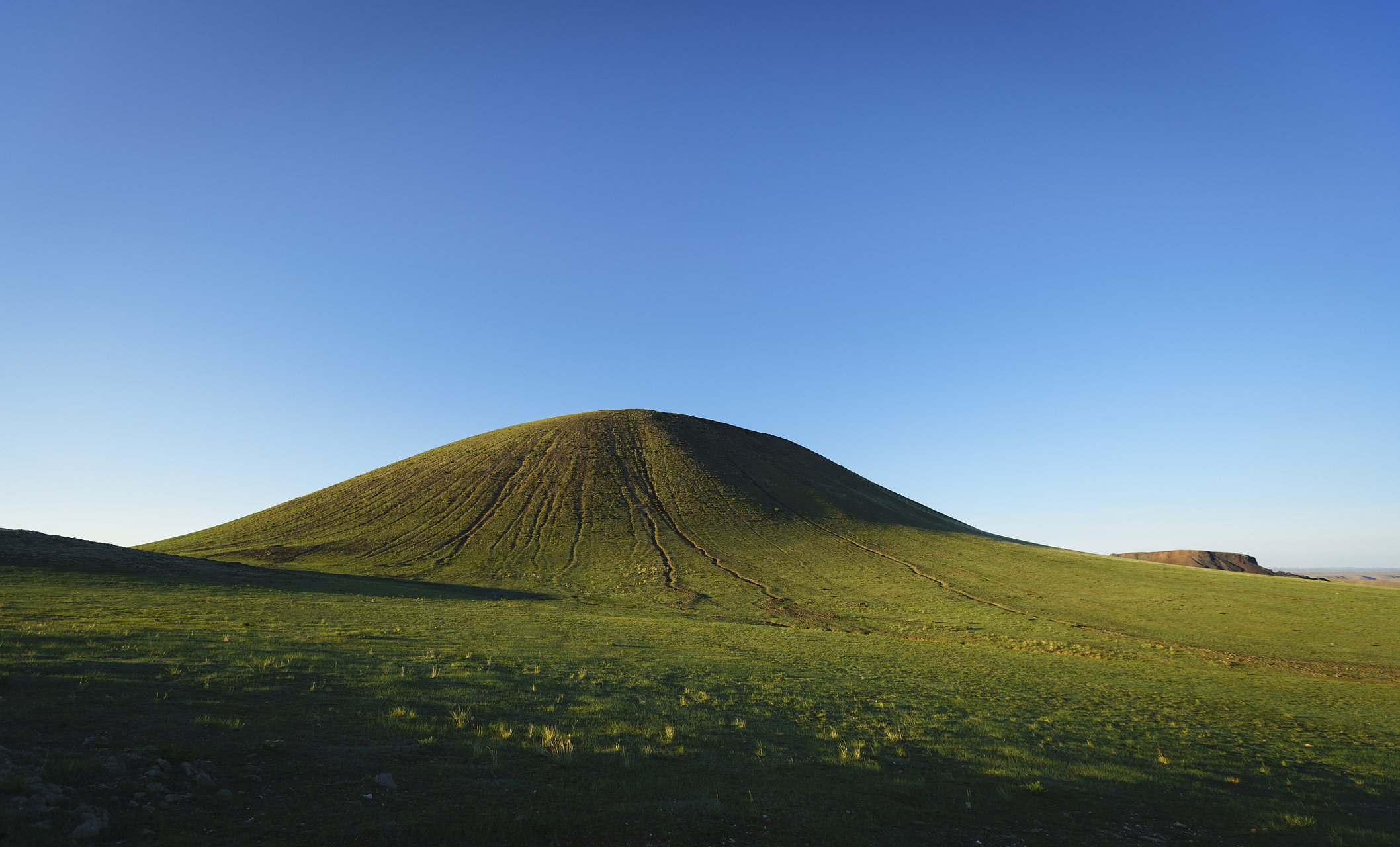 乌兰哈达火山群,位于内蒙古中部察哈尔右翼后旗乌兰哈达一带,地处蒙古
