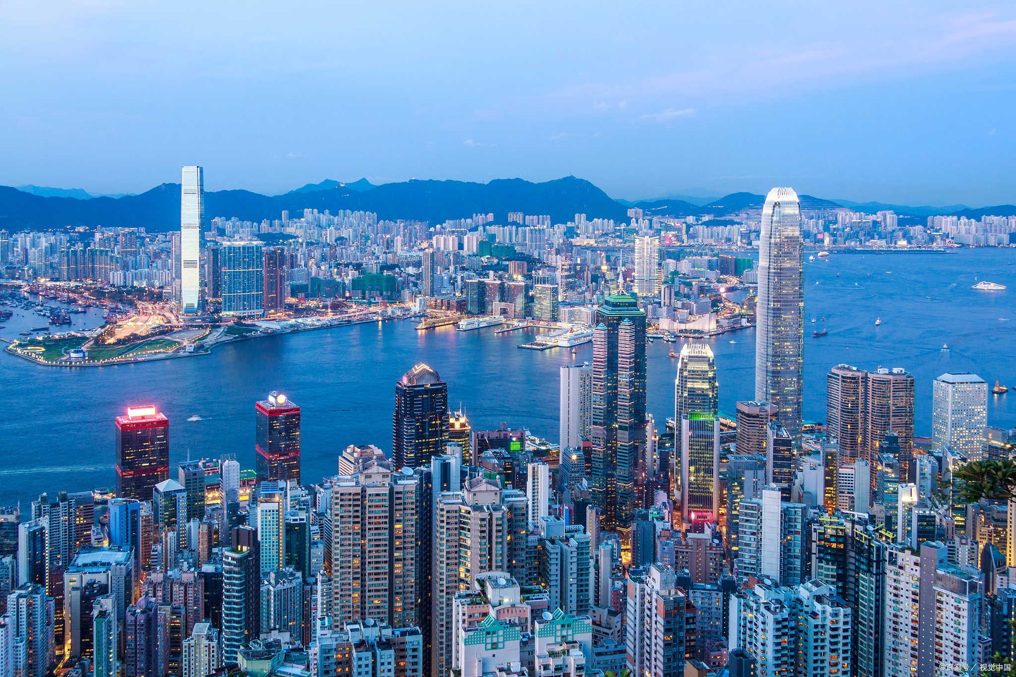 香港三大必游胜地,探索繁华与传统的交织 一,维多利亚港:璀璨夜景