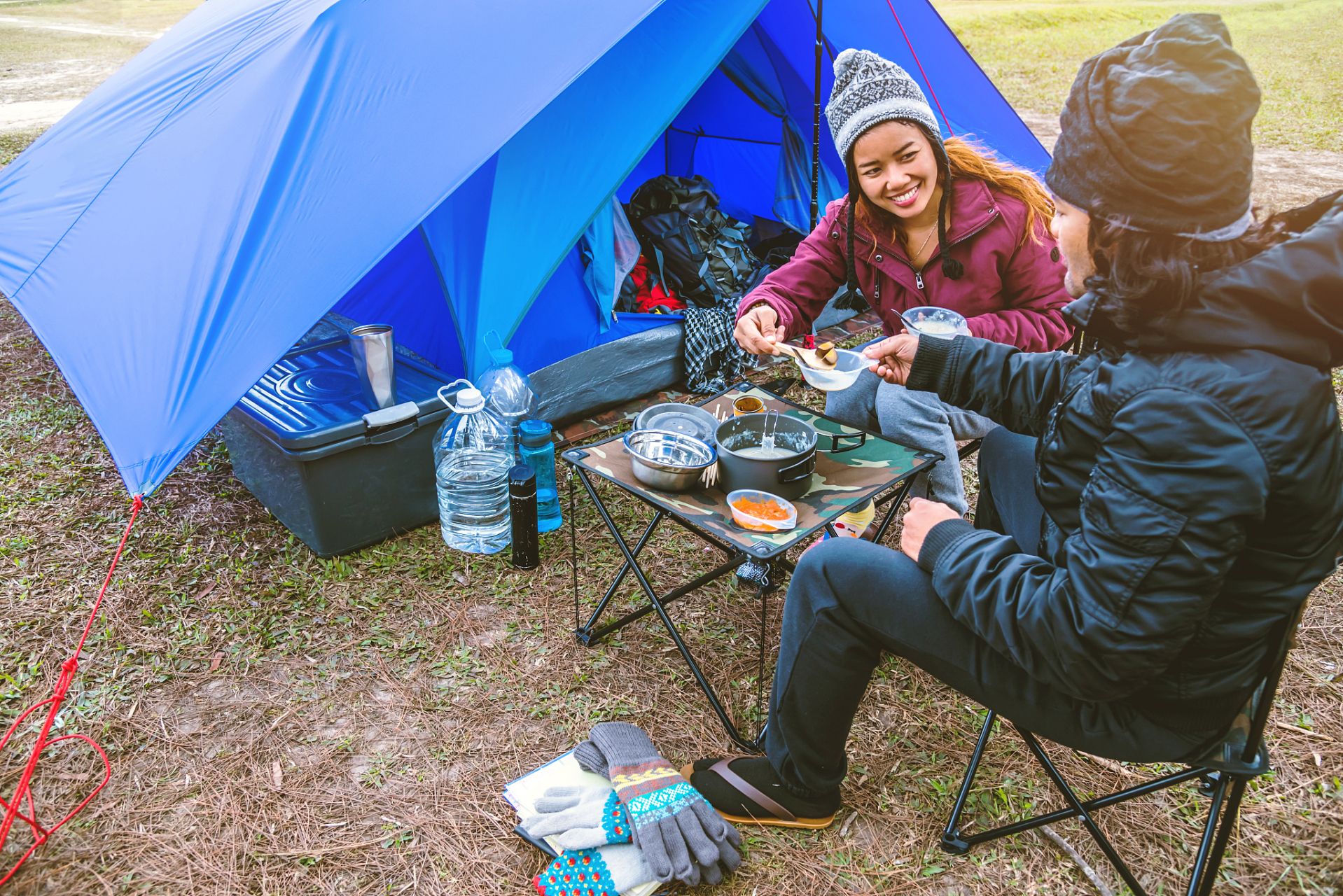 梁子湖露营烧烤即景 段  晖 篷帐席秋千,胡椒柴火烟.