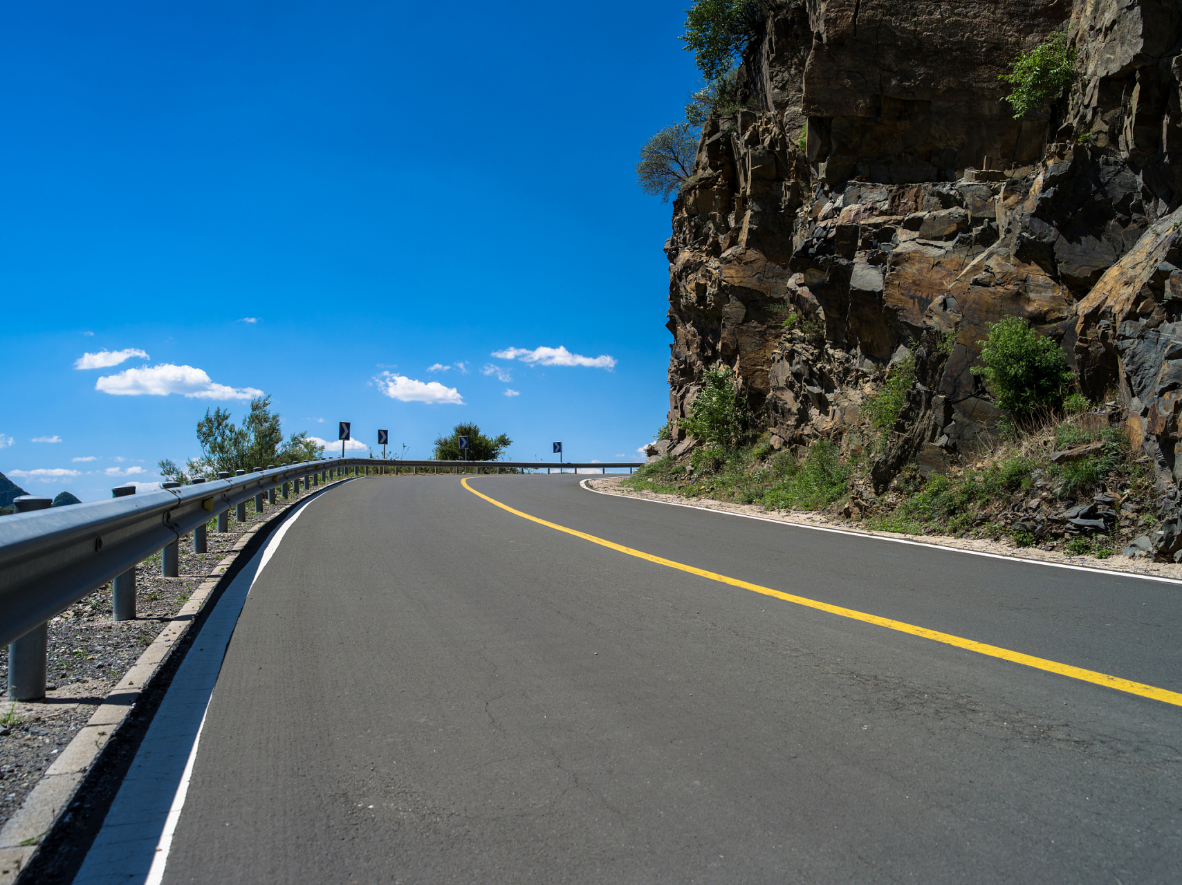 沿着长城一号旅游公路去"打卡"山西美景 ! 近日,雁门关外的山西长城一