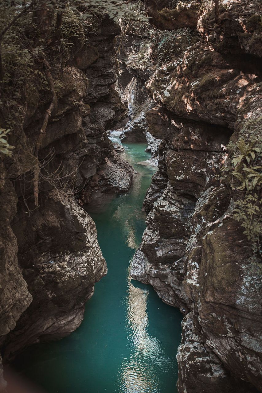 雅鲁藏布江大峡谷景点介绍|雅鲁藏布大峡谷是世界上最深,最长的河流