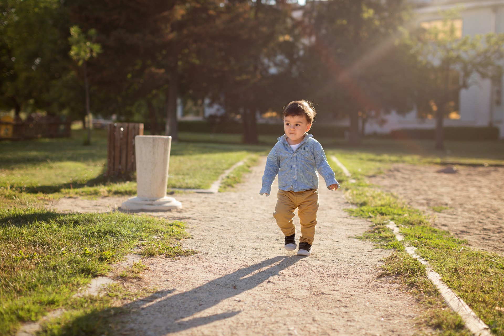 警惕孩子的异常步态 蹒跚学步是婴幼儿时期必须经历的过程,是从爬行到