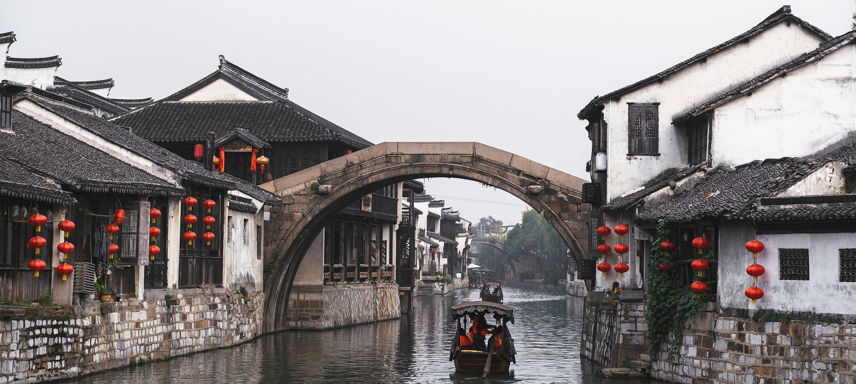 柯桥古镇位于浙江省绍兴市,是江南水乡的代表之一,拥有悠久的历史韵味