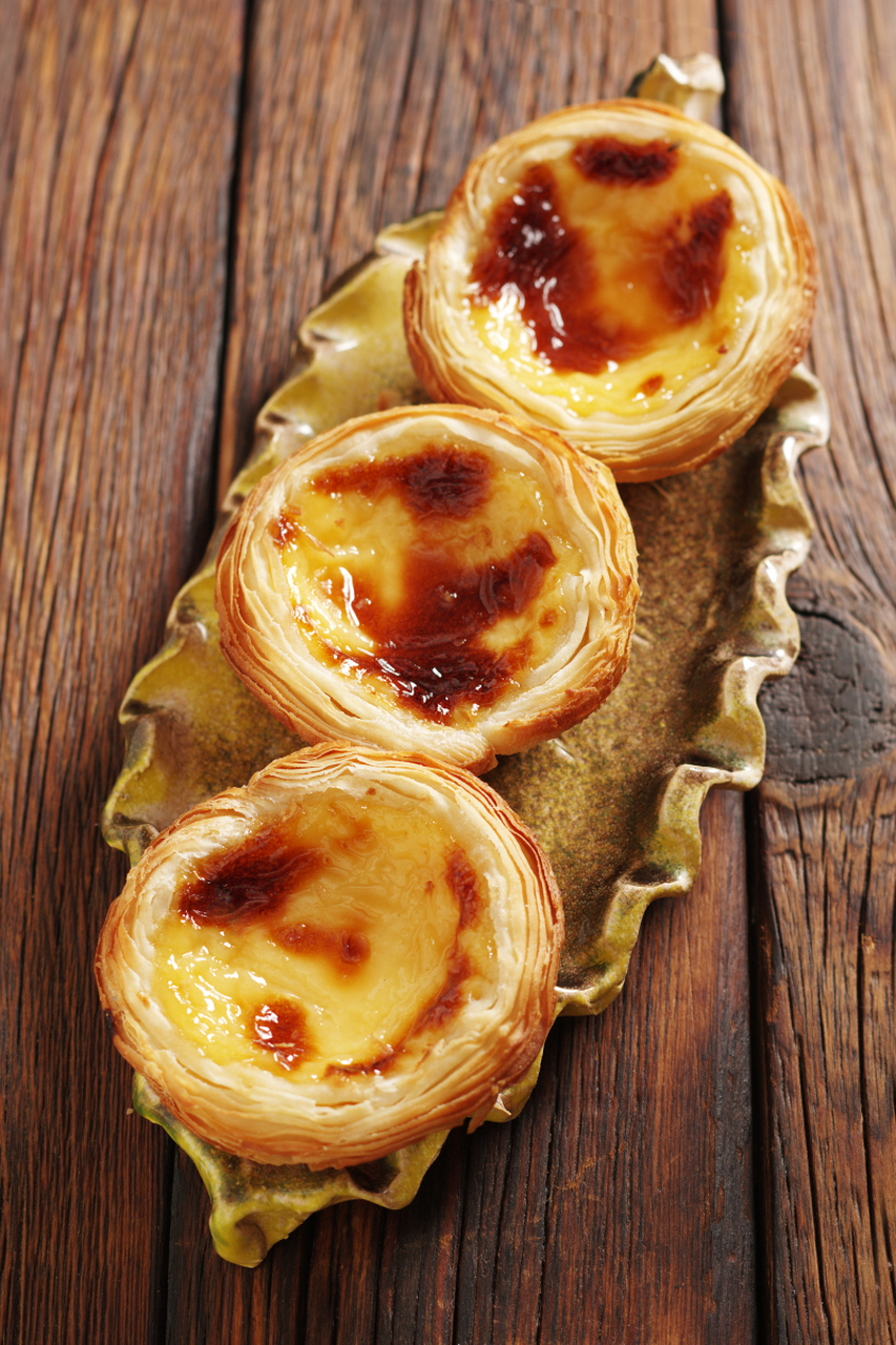 蛋挞,是葡萄牙最负盛名的美食特产,尤其是里斯本贝伦地区的贝伦蛋挞