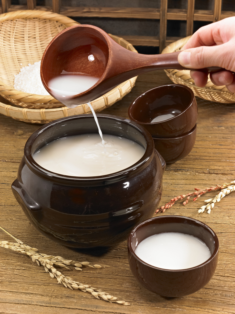 江西米酒,这是一种深得全国人民喜爱的特色酒品,它以不加任何广告宣传