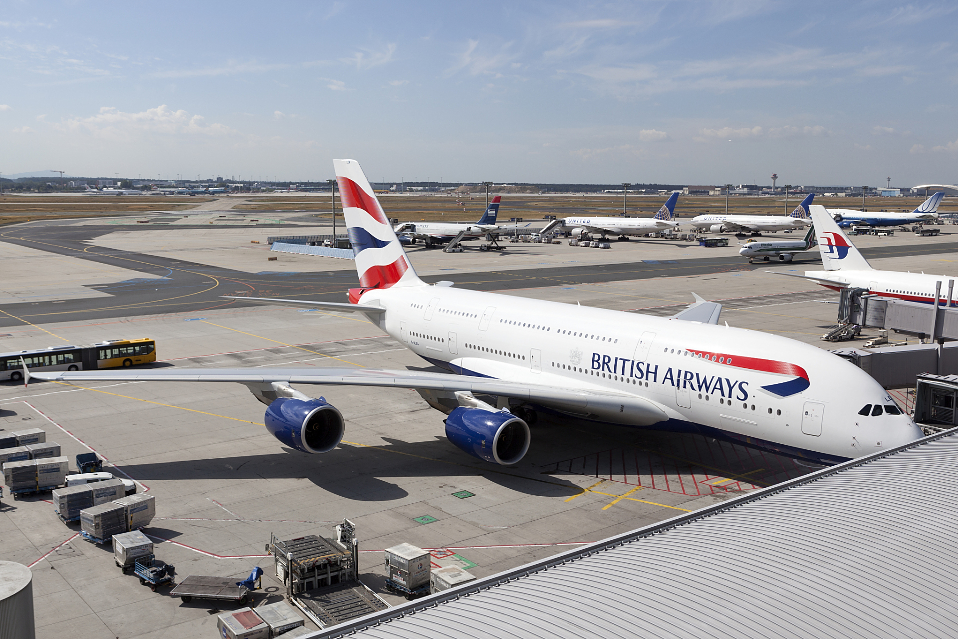 跨年创作挑战赛# 财联社资讯,英国航空预计,到今年7月,飞往北京和