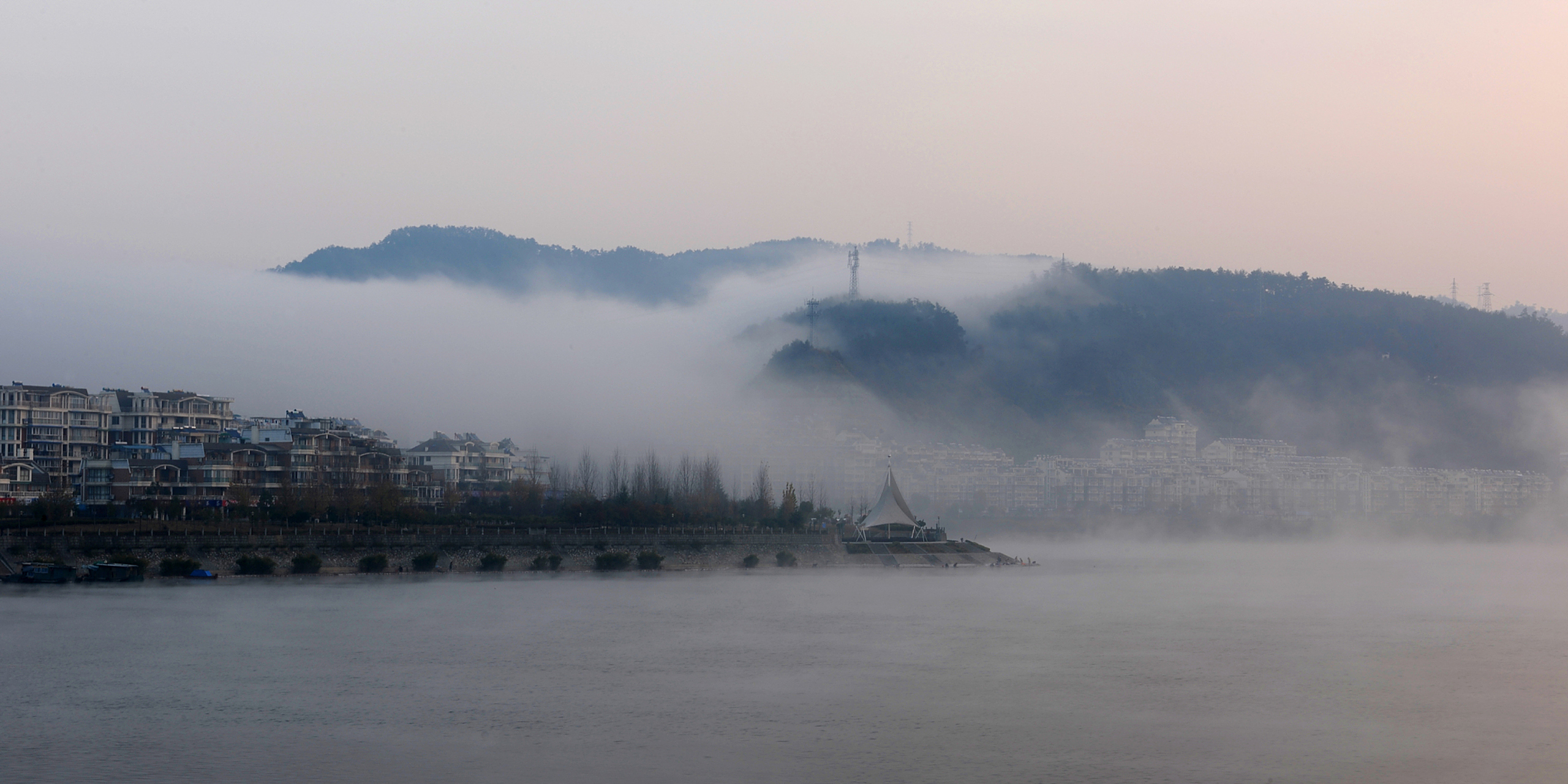 到得还来别无事,庐山烟雨浙江潮.  唉,就这样吧!