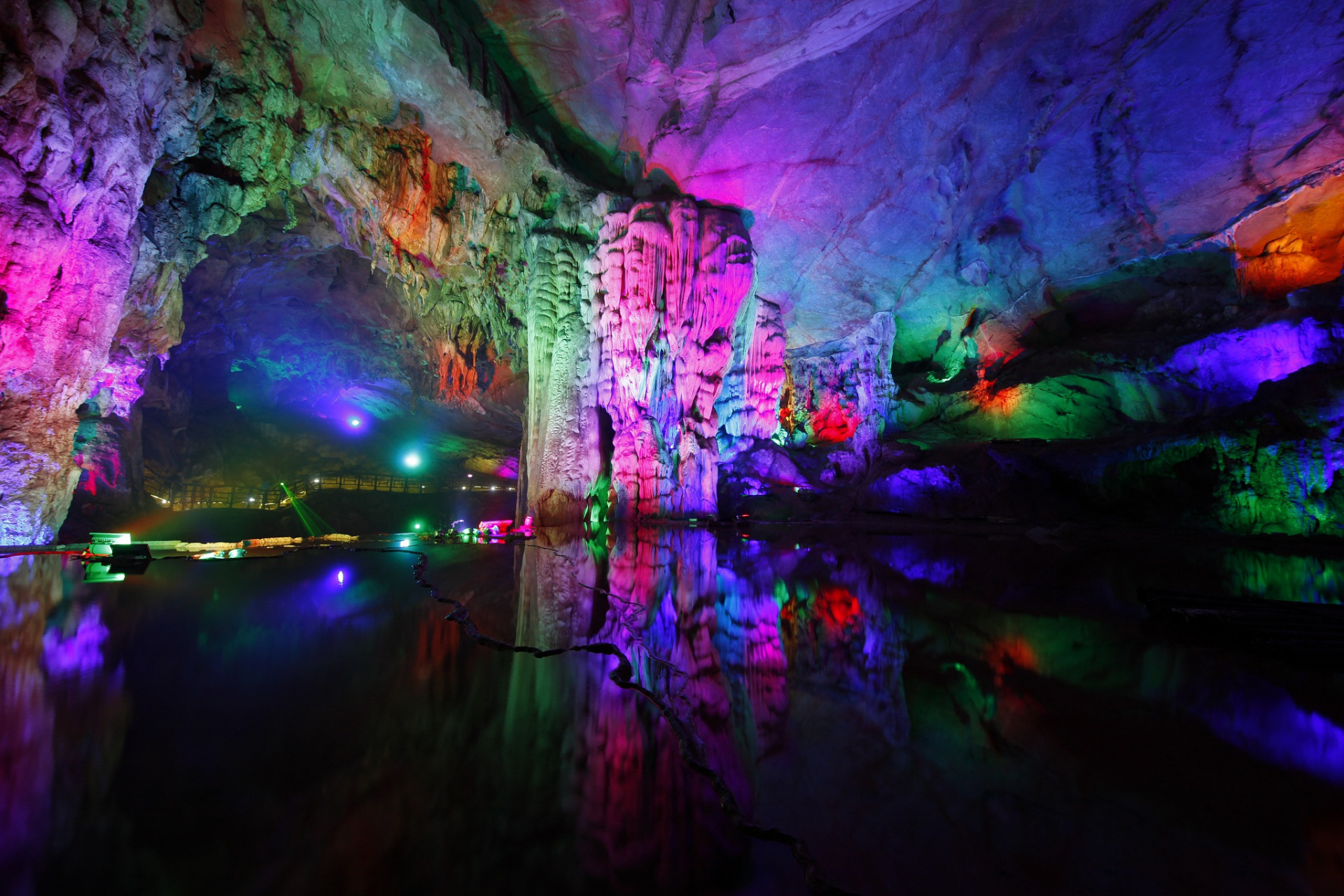 连州地下河是广东清远的一个5a景区,可能很多人对于这个地方并不熟悉