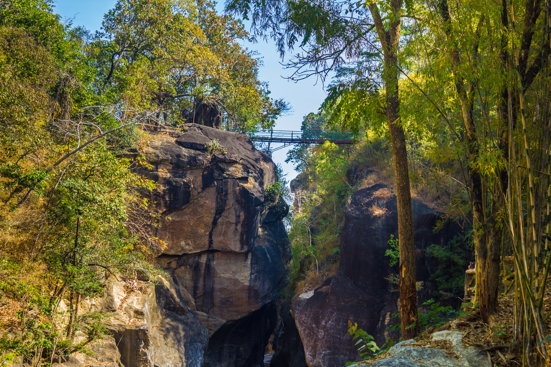 位于苍南县的石聚堂景区,宛如一颗镶嵌在大自然怀抱中的瑰宝.