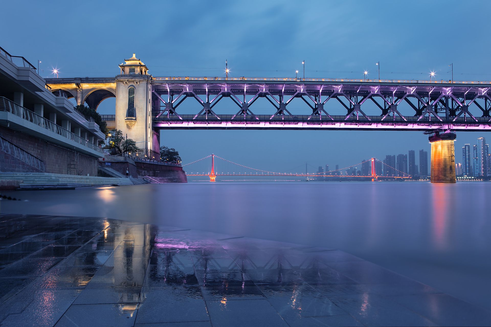 五一武汉行:二七桥下观长江,归元寺内悟禅心  五一假期,想要来一场