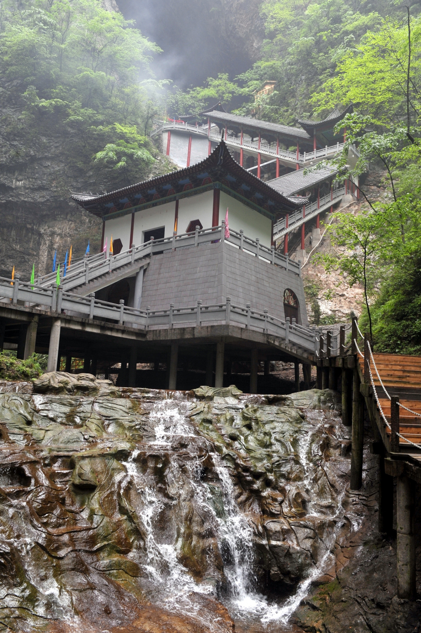 巴南旅游景点 巴南,位于中国重庆市,是一个历史悠久的地区,这里有许多