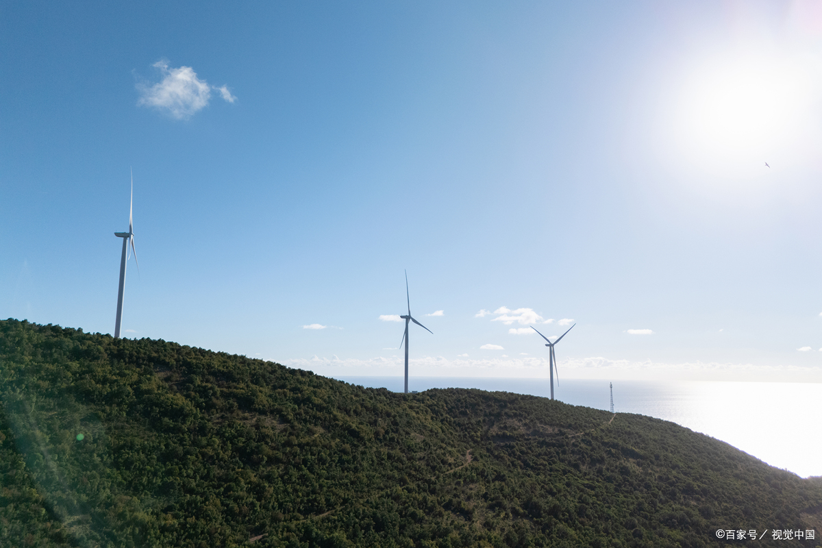 恩施齐岳山风力发电场,大风车与草原风光!