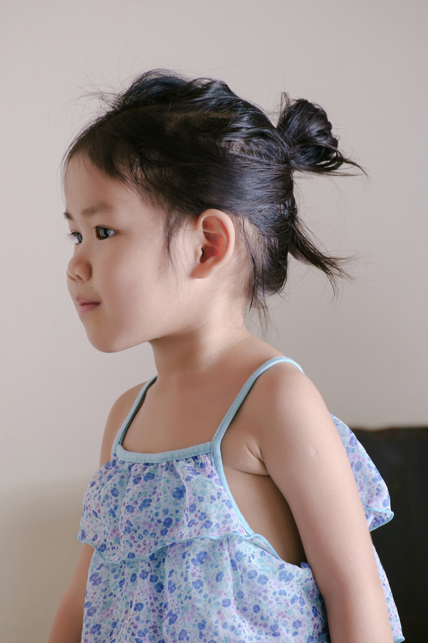 为6岁的小女孩打造漂亮发型,需考虑年龄,气质,脸型和个人喜好.