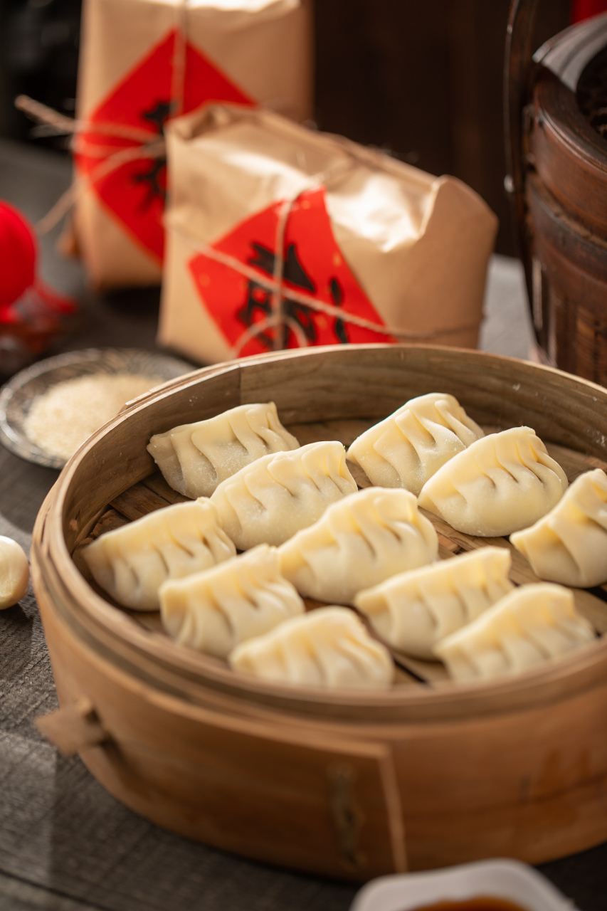 家家户户都在准备年夜饭,饺子更是必不可少的传统美食.