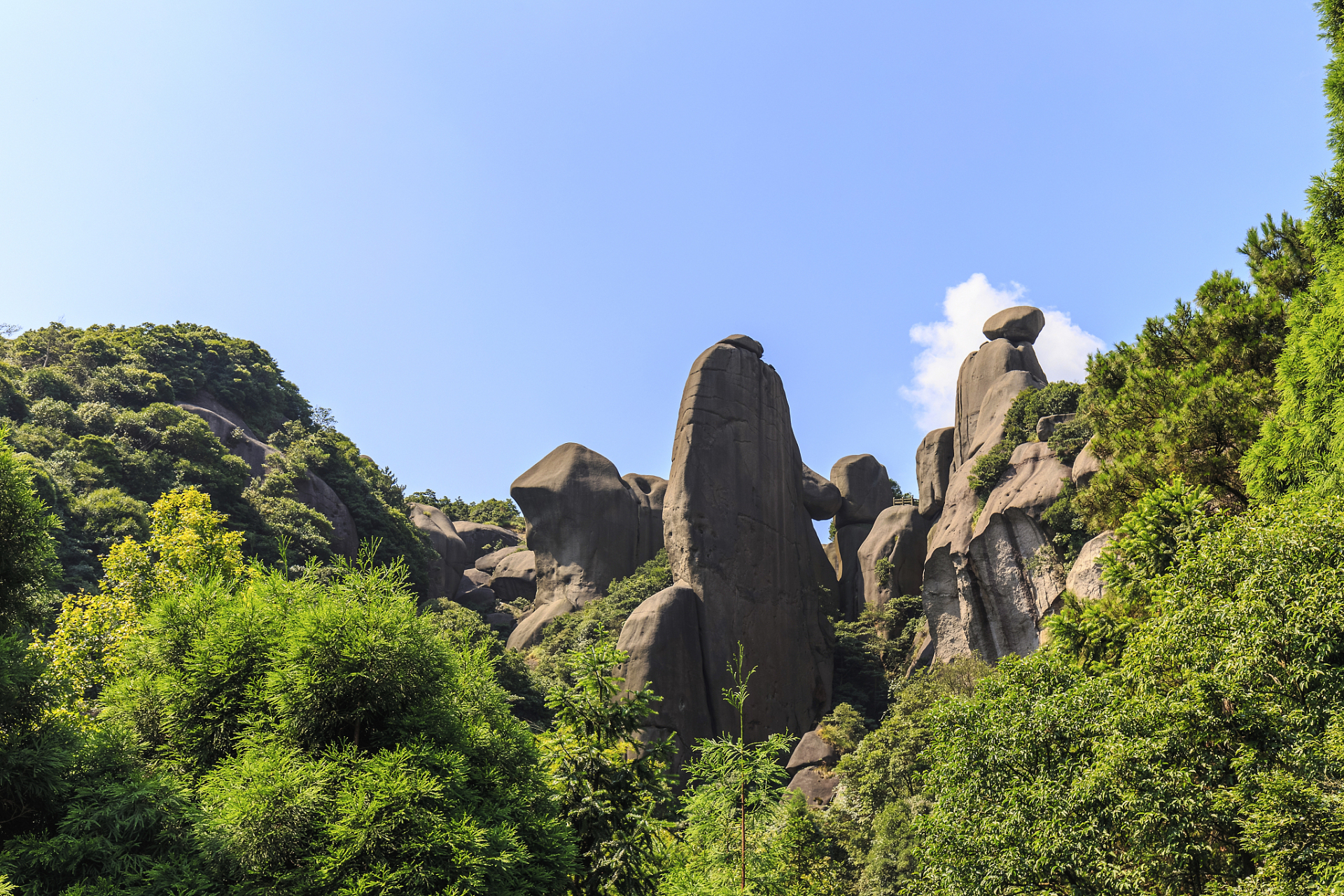 太姥山位于湖南省张家界市永定区境内,是张家界国家森林公园的重要