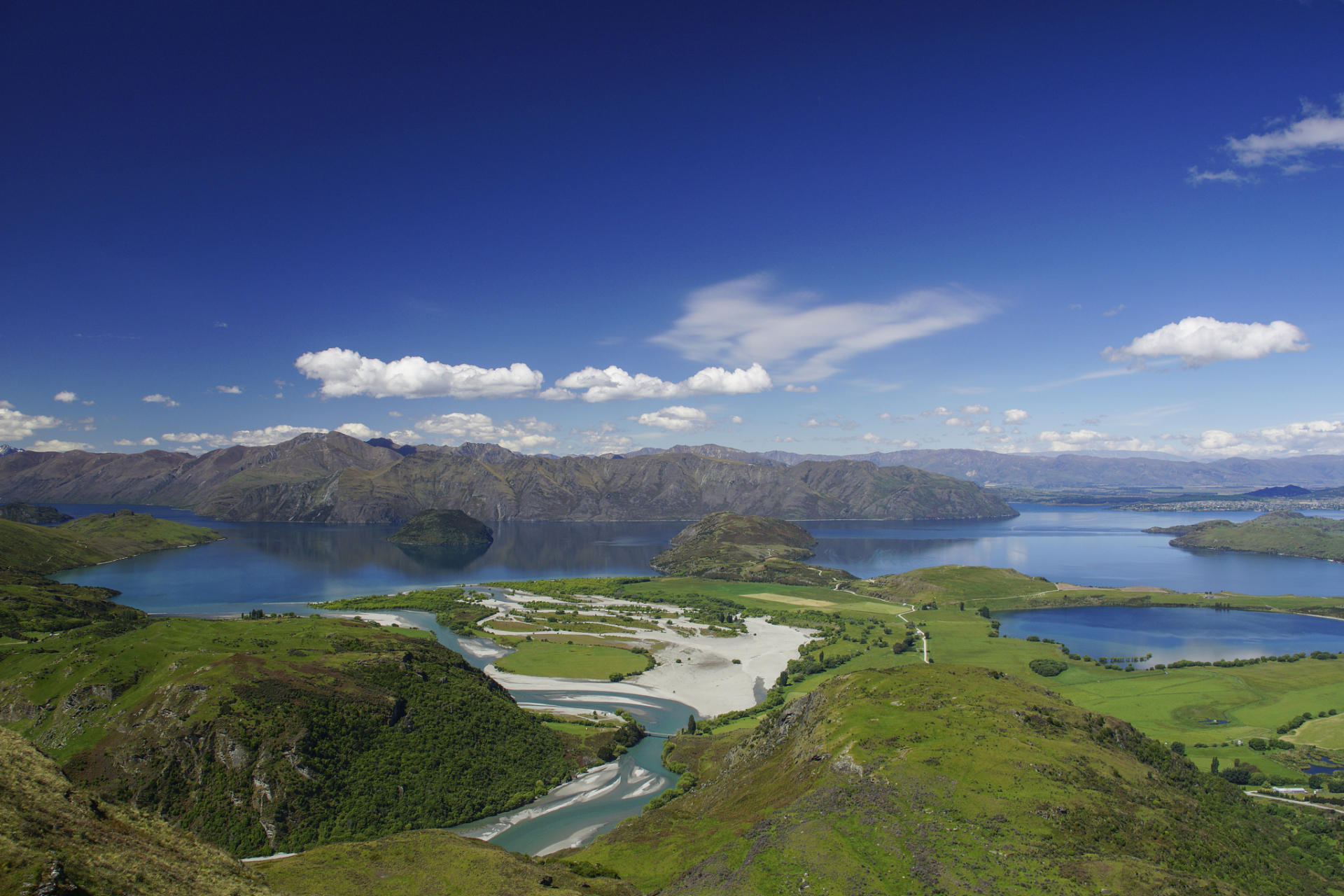 跨年创作挑战赛# 瓦纳卡湖是新西兰第四大湖泊,也是新西兰最大的河流