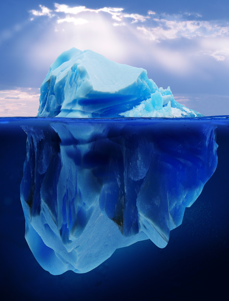 这个画面通过冰山的比喻,揭示了我们在日常生活中经常