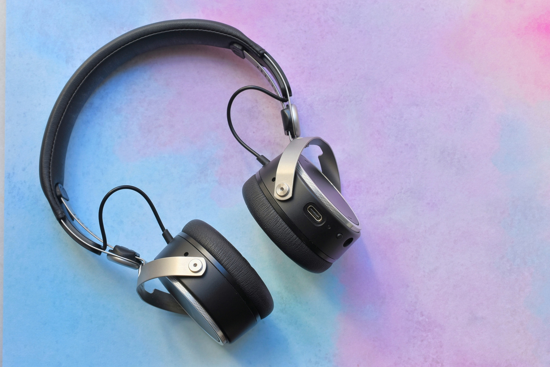 品胜无线蓝牙耳机,音质高保真!运动时尚设计.