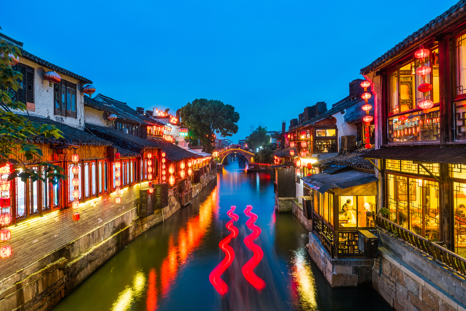 西塘古镇,位于中国浙江省嘉善县,是一座保存完好的古代水乡古镇.