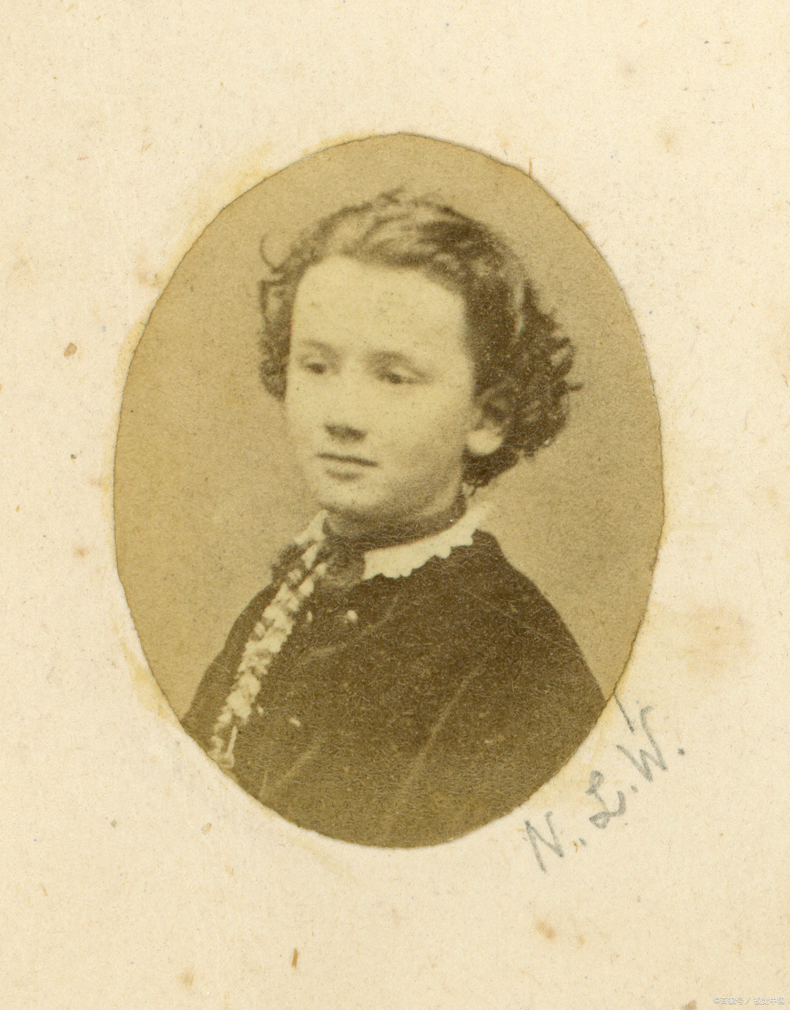 《假如给我三天光明》 这是美国杰出的聋哑女作家海伦凯勒的代表作他