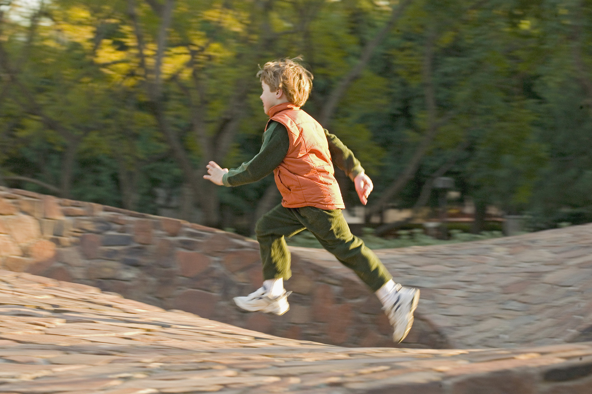 小孩跑步容易受伤?运动安全知识全攻略!