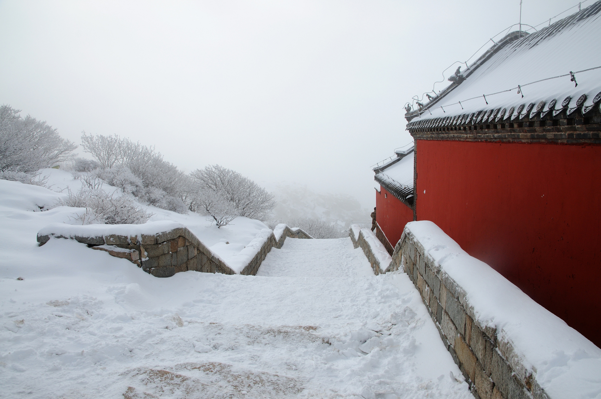 泰山南天门雪景图片