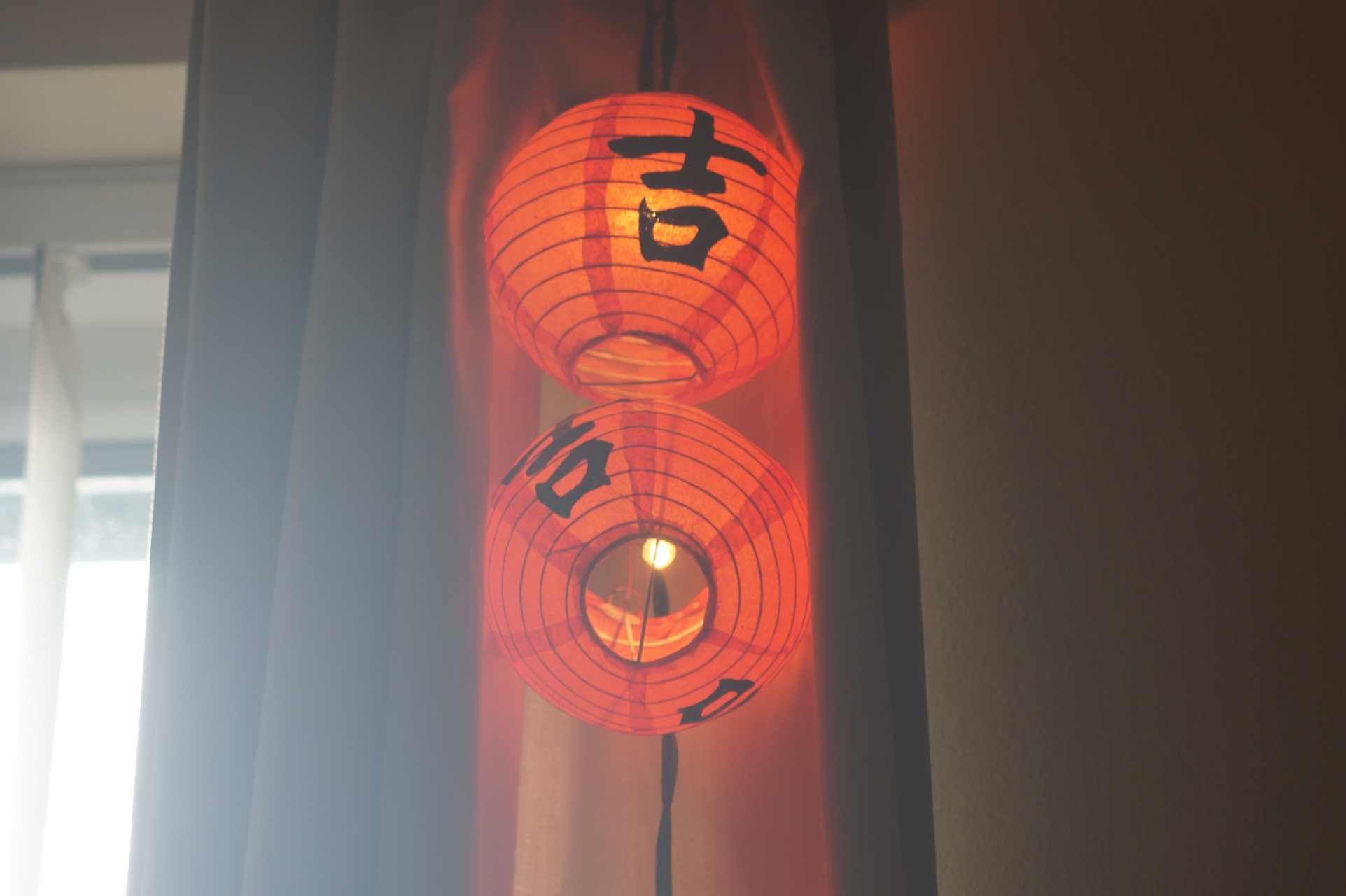 日式灯笼与寿司灯笼吊灯,这两种独特的装饰元素,为空间带来了别具一格