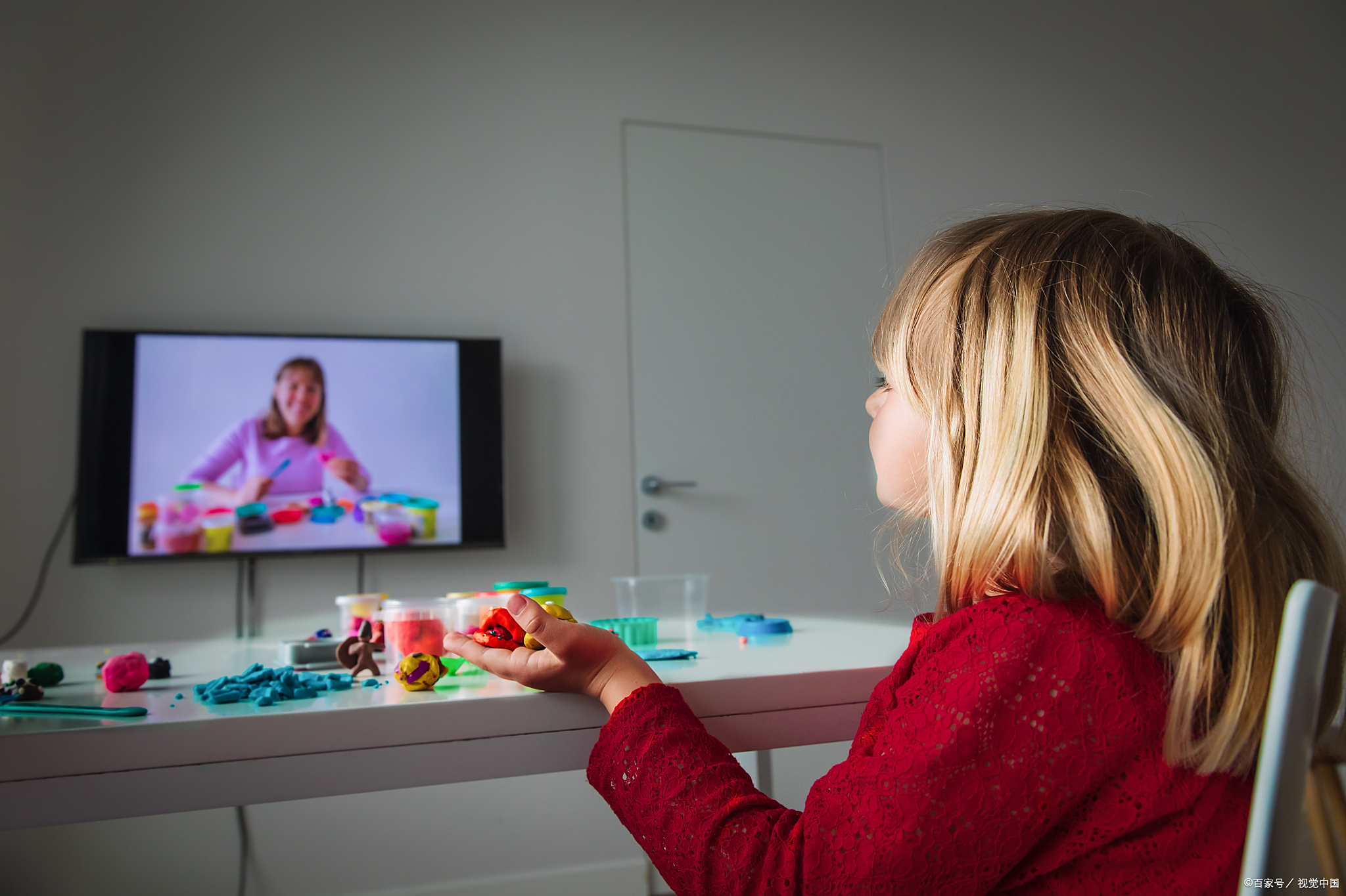 幼儿看电视的最佳距离是多少呢?快来听我给大家科普一下!