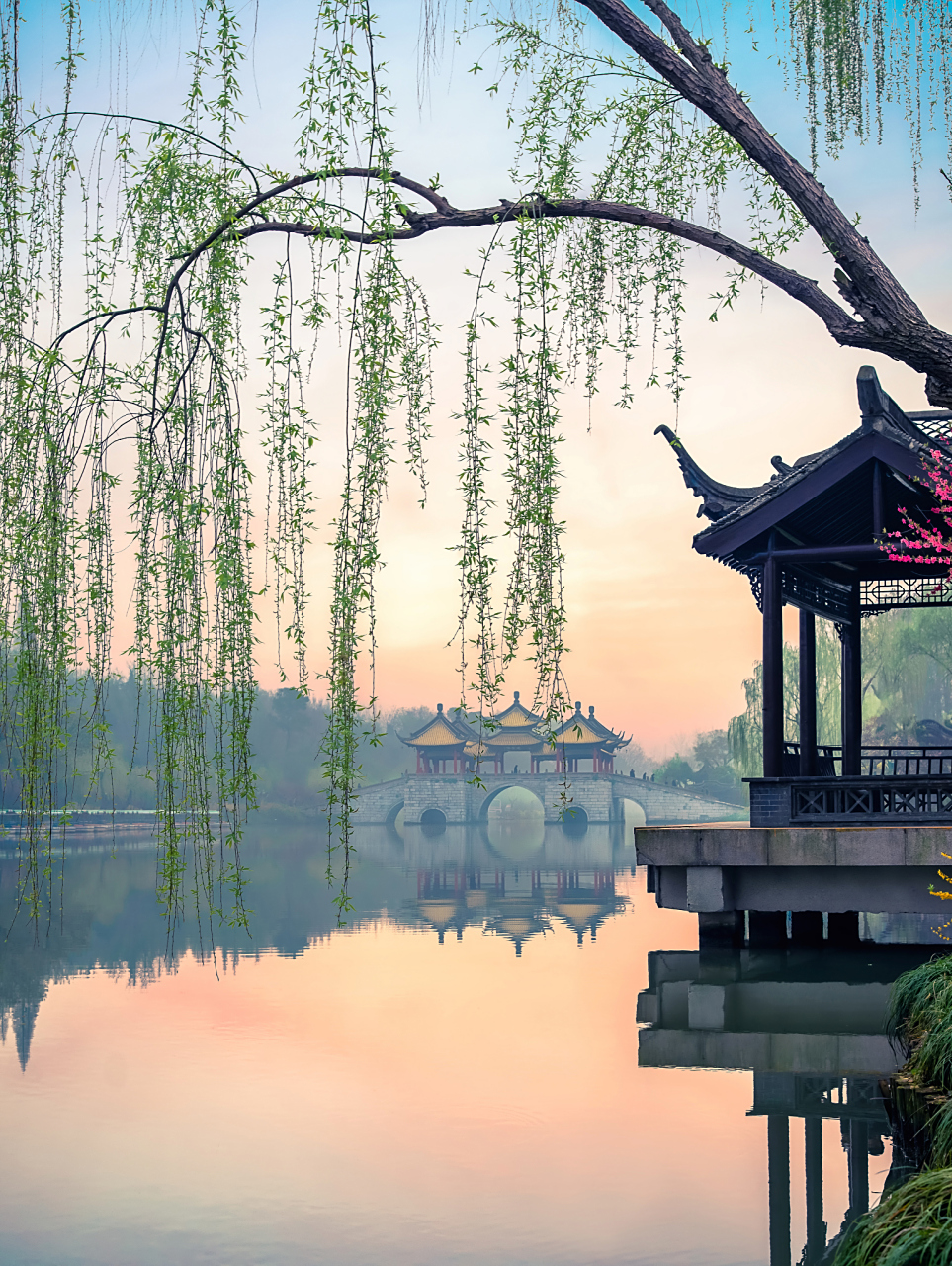 西湖十景秋季赏秋路线攻略,包括断桥残雪,苏堤春晓,三潭印月,曲院风荷