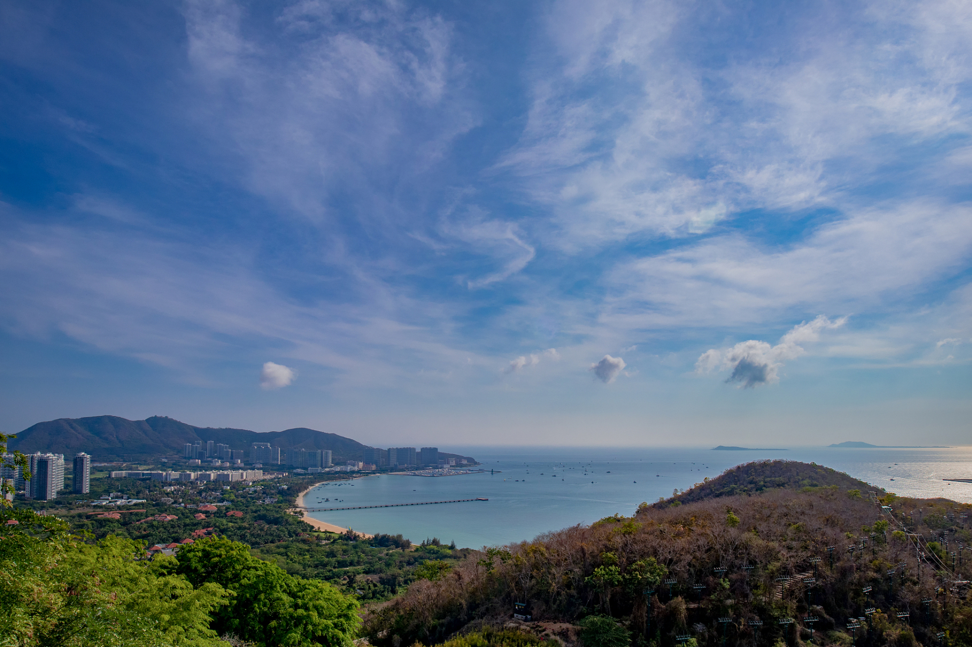 夏日闪光旅行家# 鹿回头风景区位于三亚市南部,是一个以情爱文化为