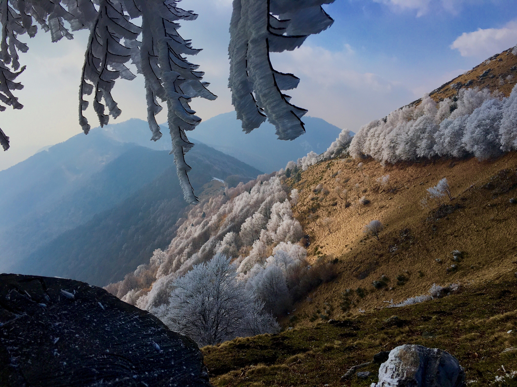 心定西再出发#石门雪山是定西市的著名景点,拥有壮观的自然风光和