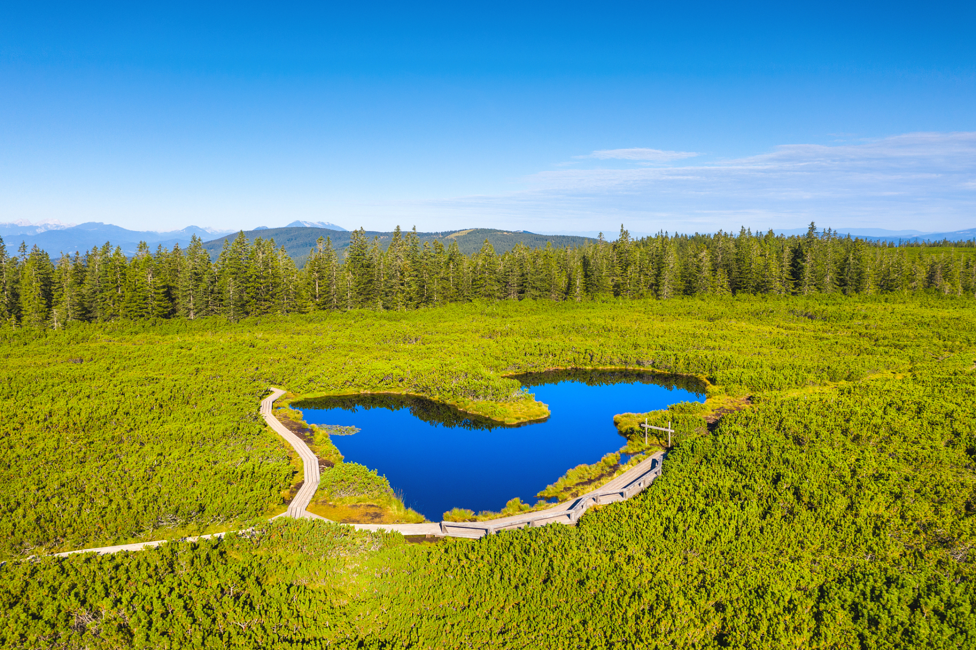 新疆那拉提国家湿地公园位于新疆维吾尔自治区巴音郭楞蒙古自治州,是