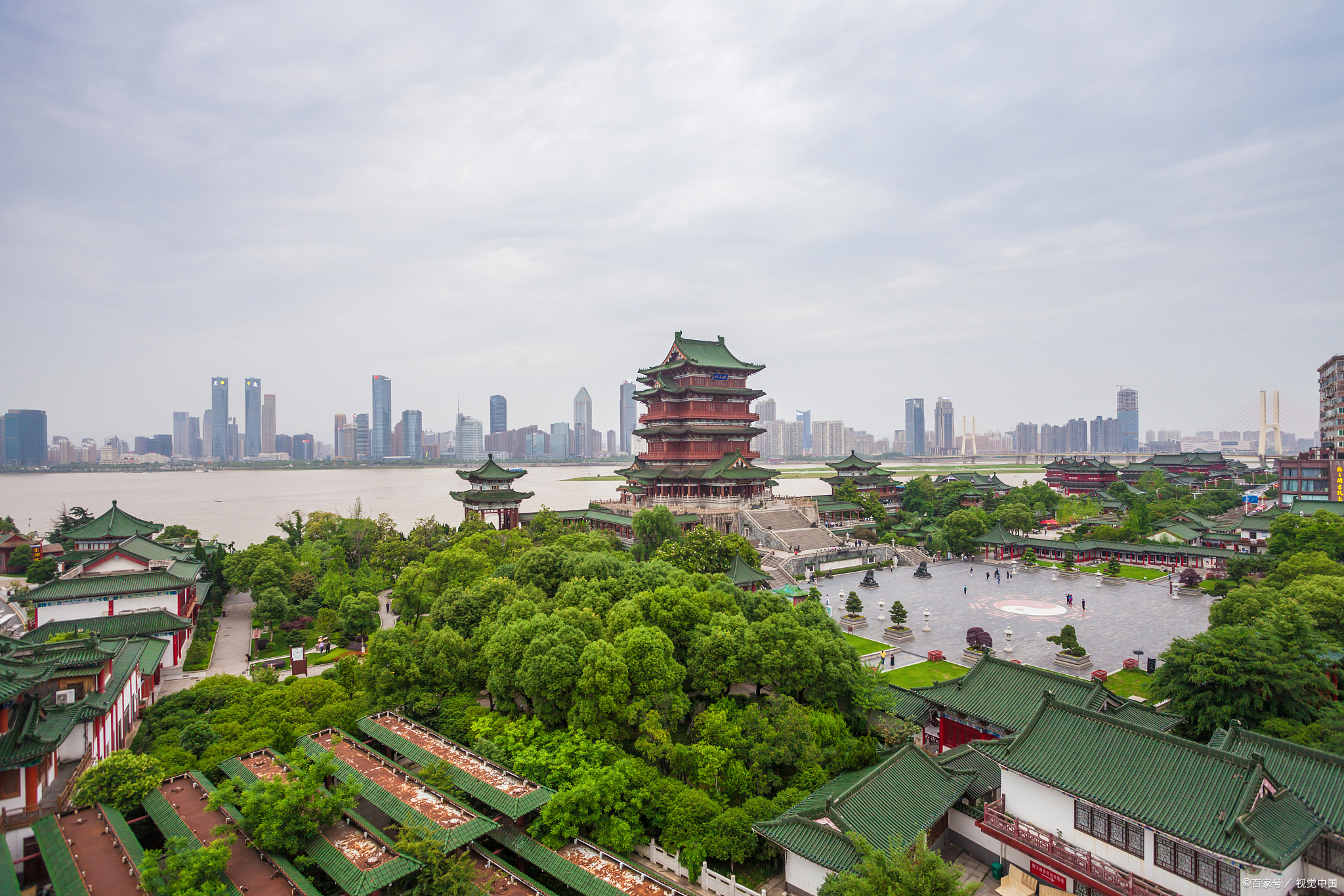 滕王阁旅游,滕王阁,位于江西省南昌市,是中国著名的古建筑之一,也是