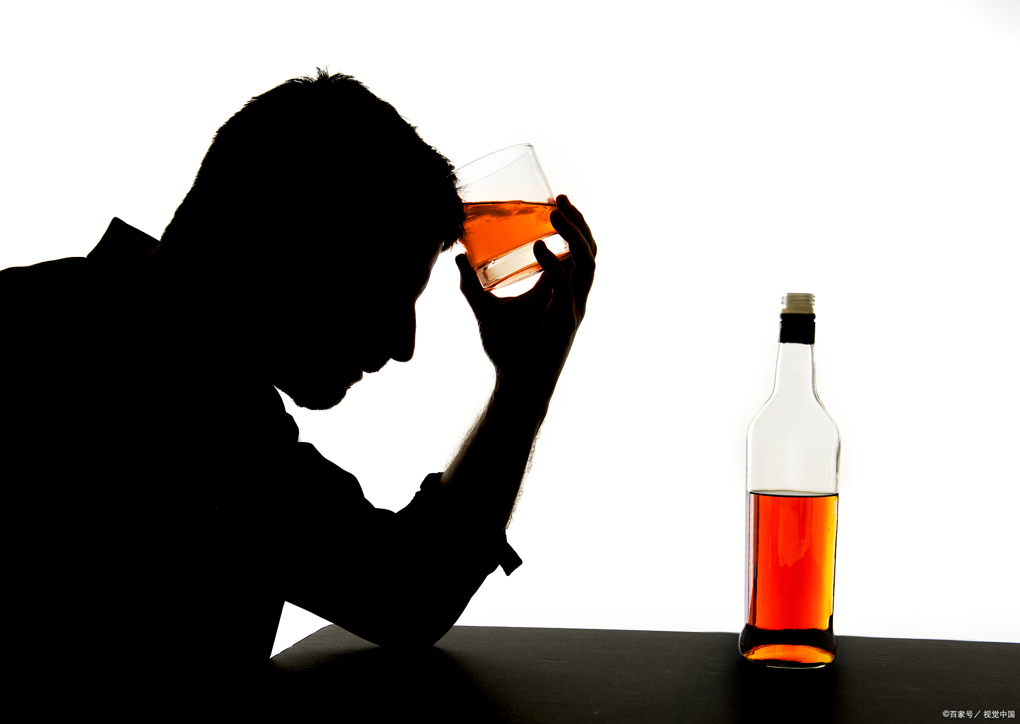 男子用多年人参酒请客致2死赔70万 近日,重庆