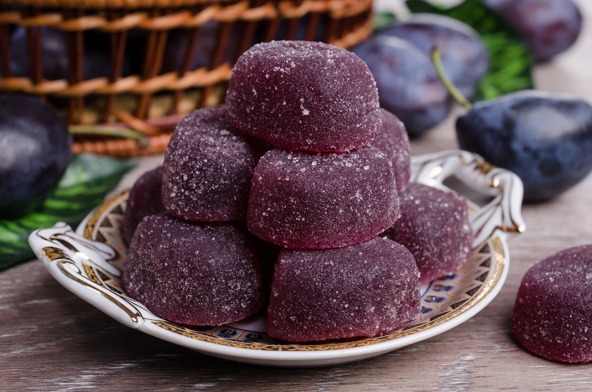 在江西安远的饮食传统习俗中,有一项美食名为"薯包",又被称为紫山药